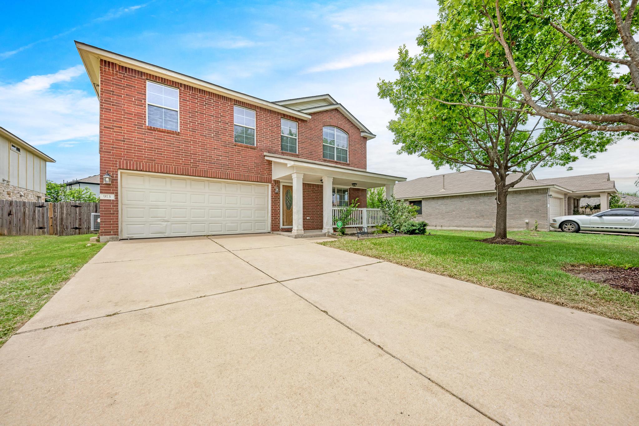 913 Whitley Dr — photo