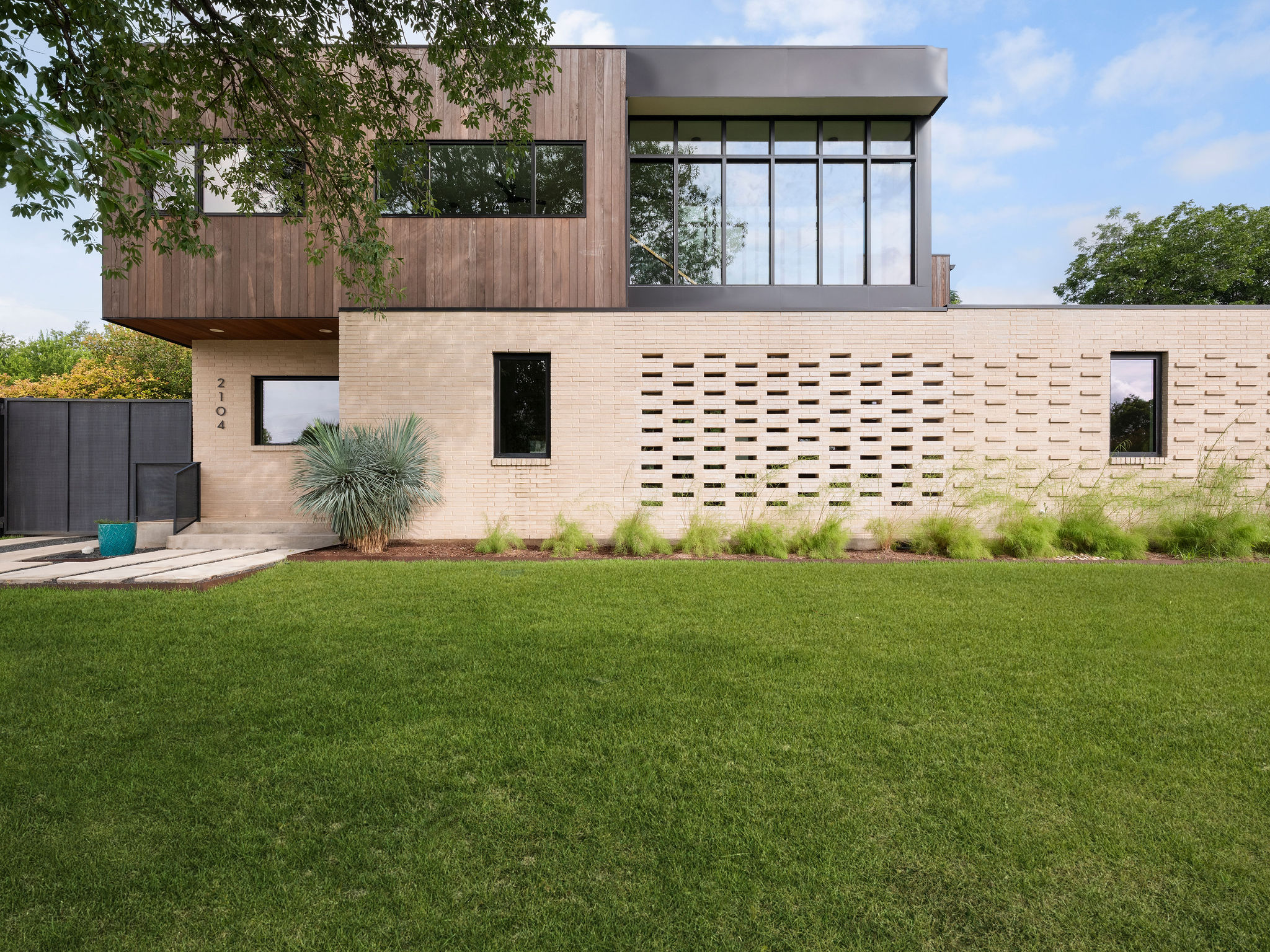 2104 Ann Arbor Ave — photo