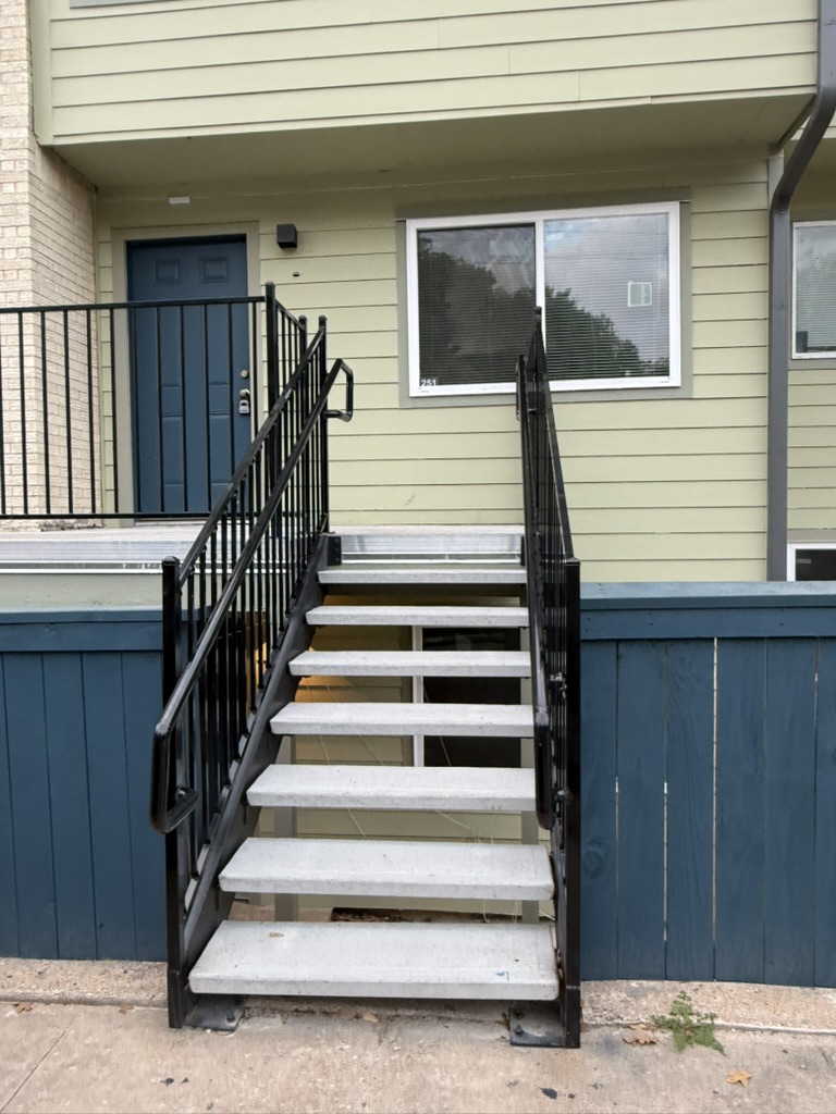 2124 Burton Dr 251 — photo