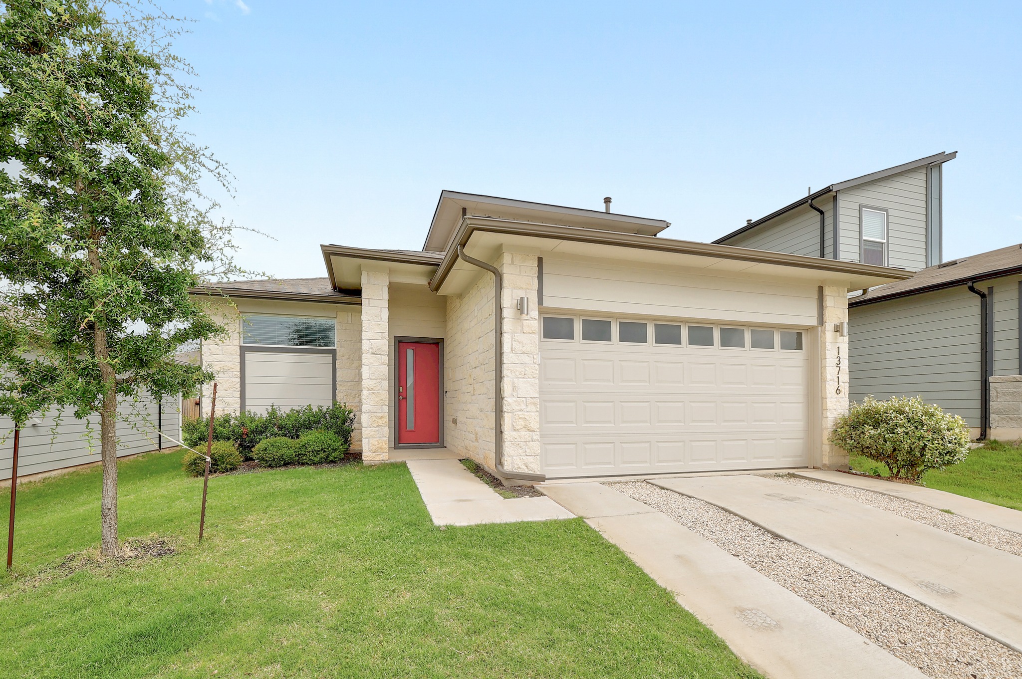 13716 Zuhause Dr — photo