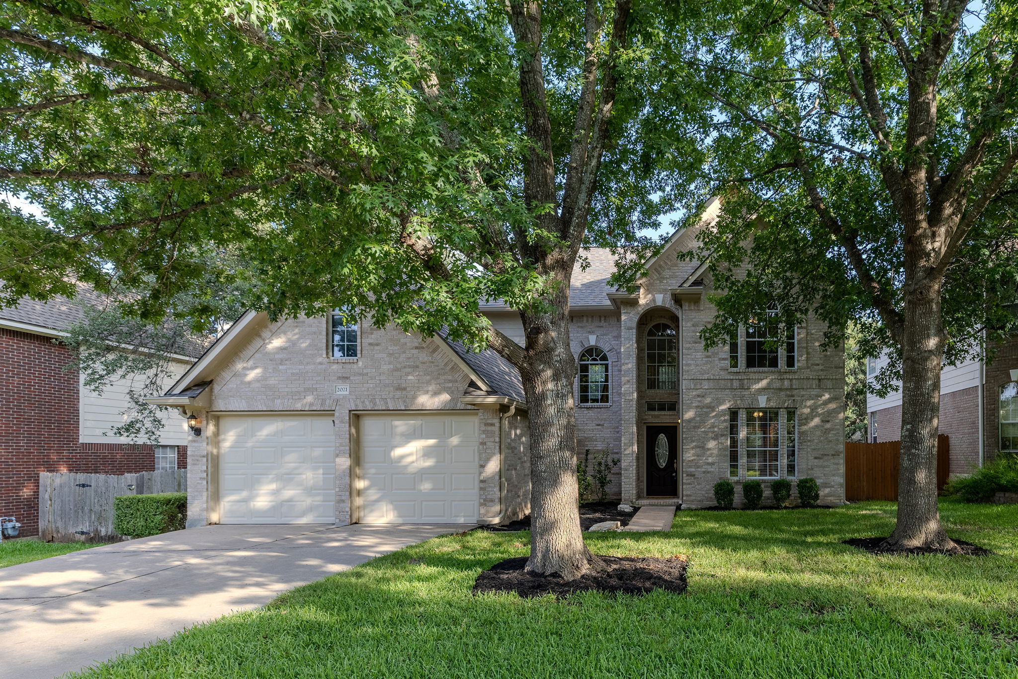 2021 Woodglen Dr — photo