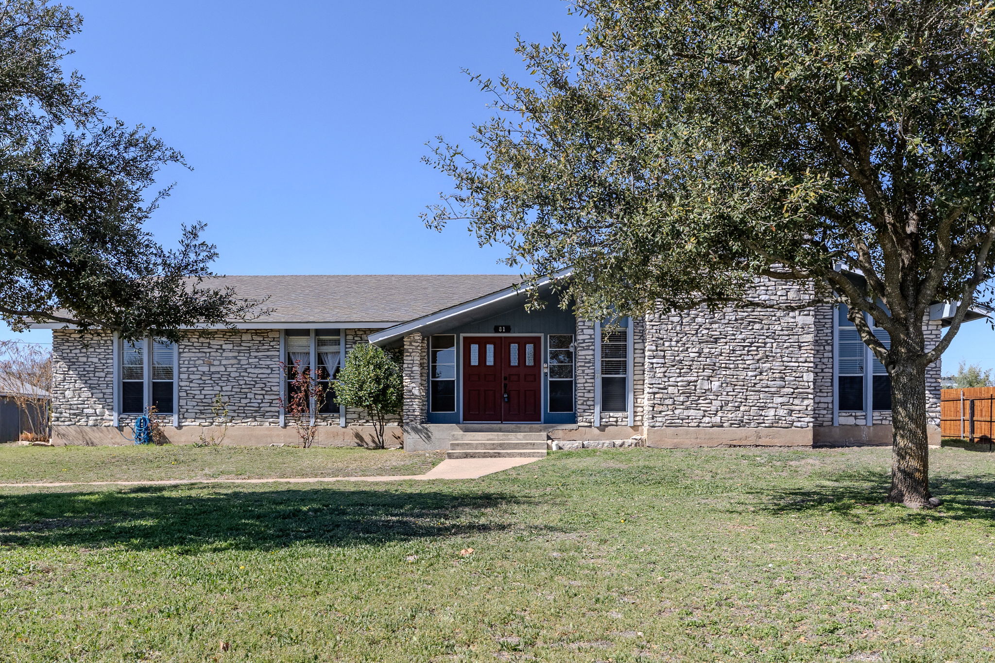 81 Family Cir — photo