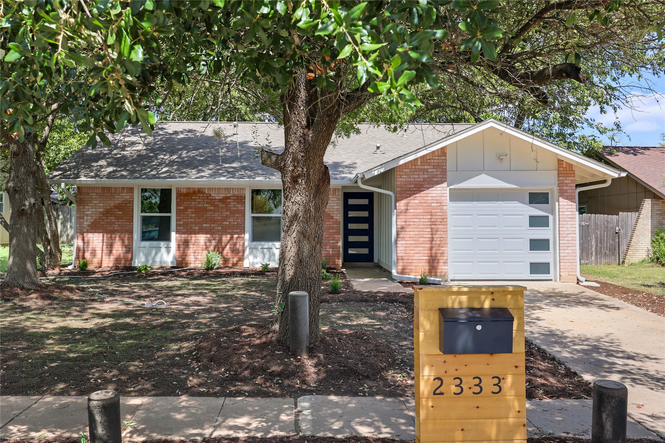 2333 Aldford Dr — photo
