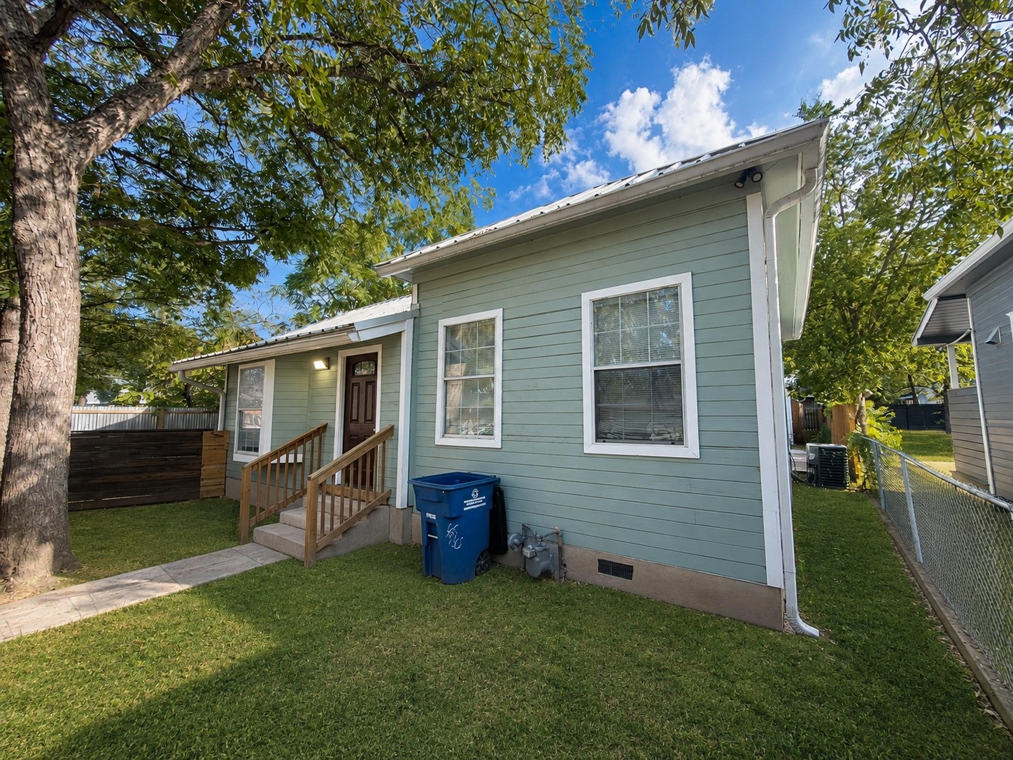 907 E 3rd Street, Austin, TX 78702 — photo 2