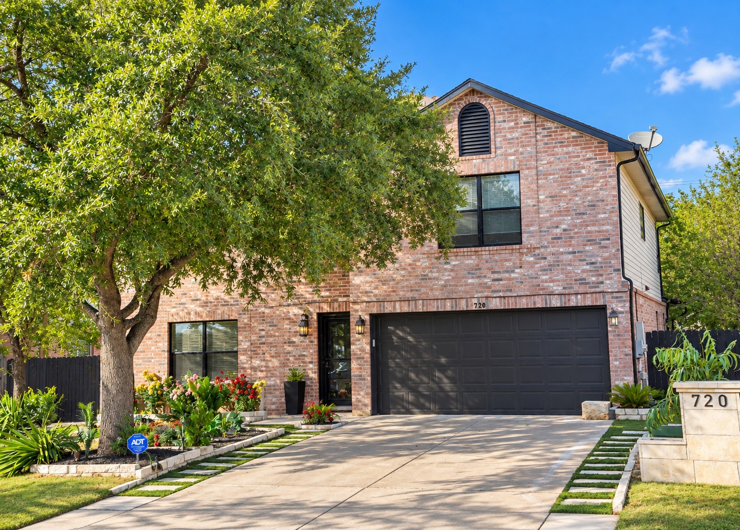 720 Justeford Dr — photo