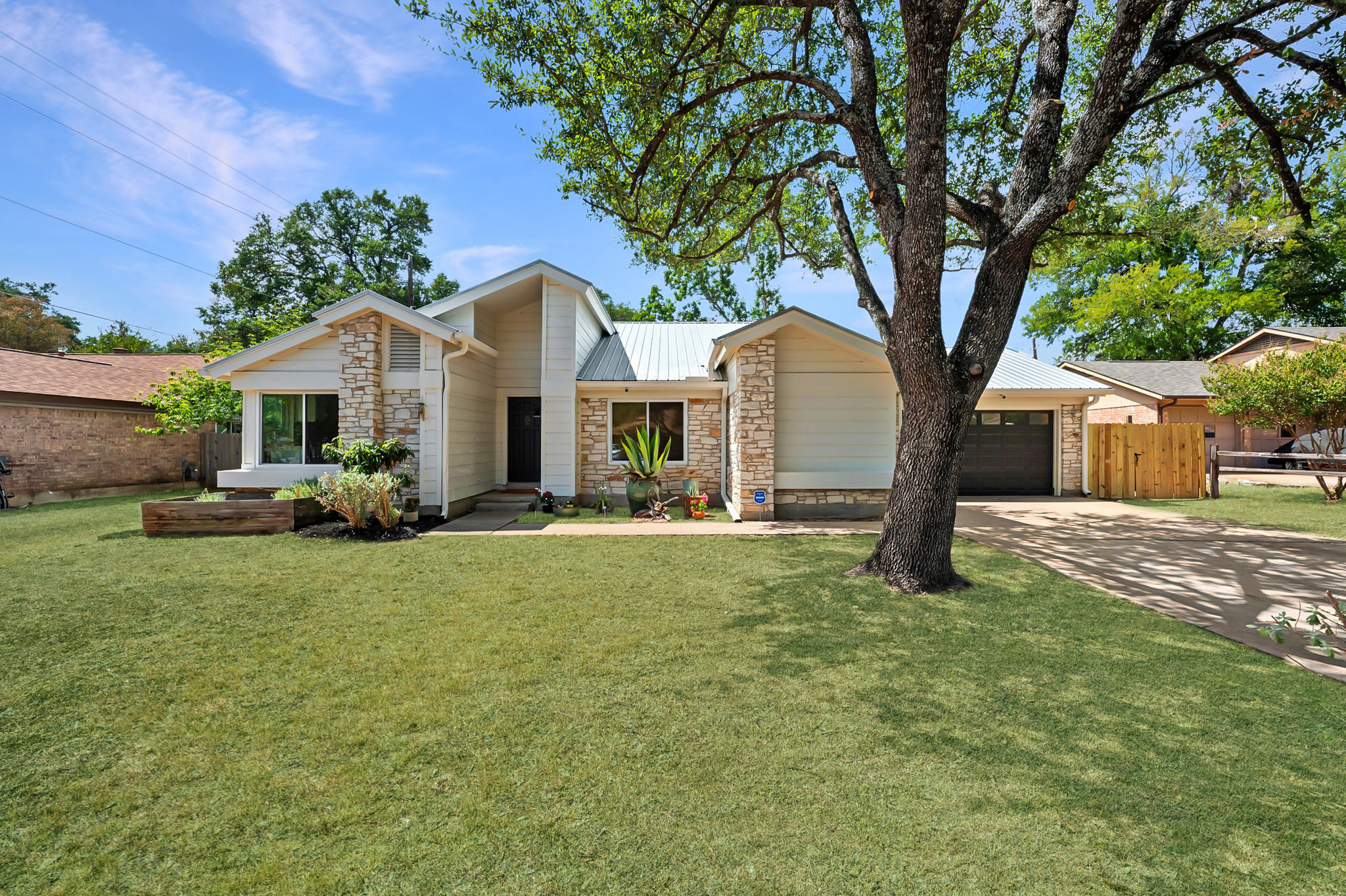 4001 Burr Oak Ln — photo