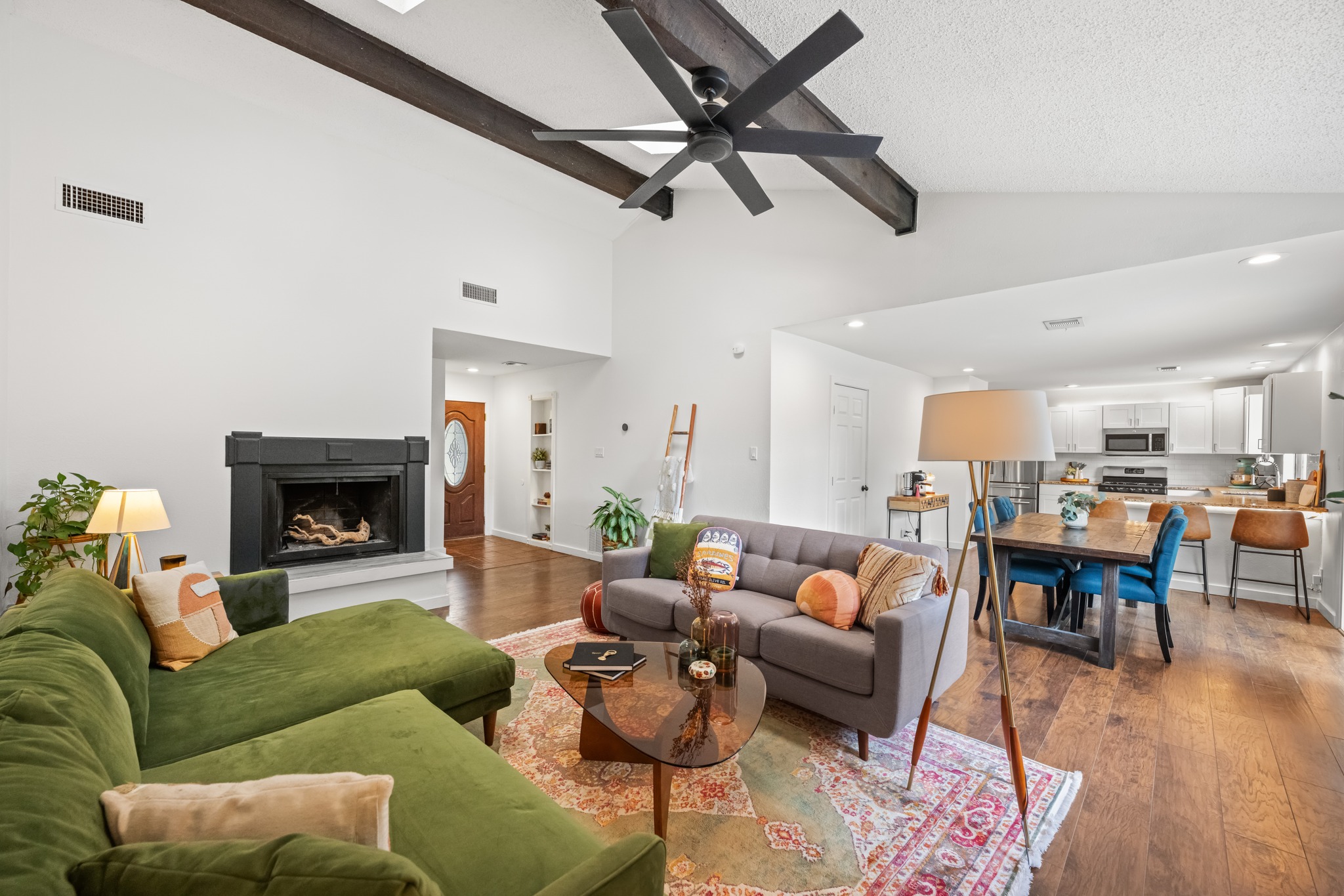 2526 Mcgregor Dr — photo