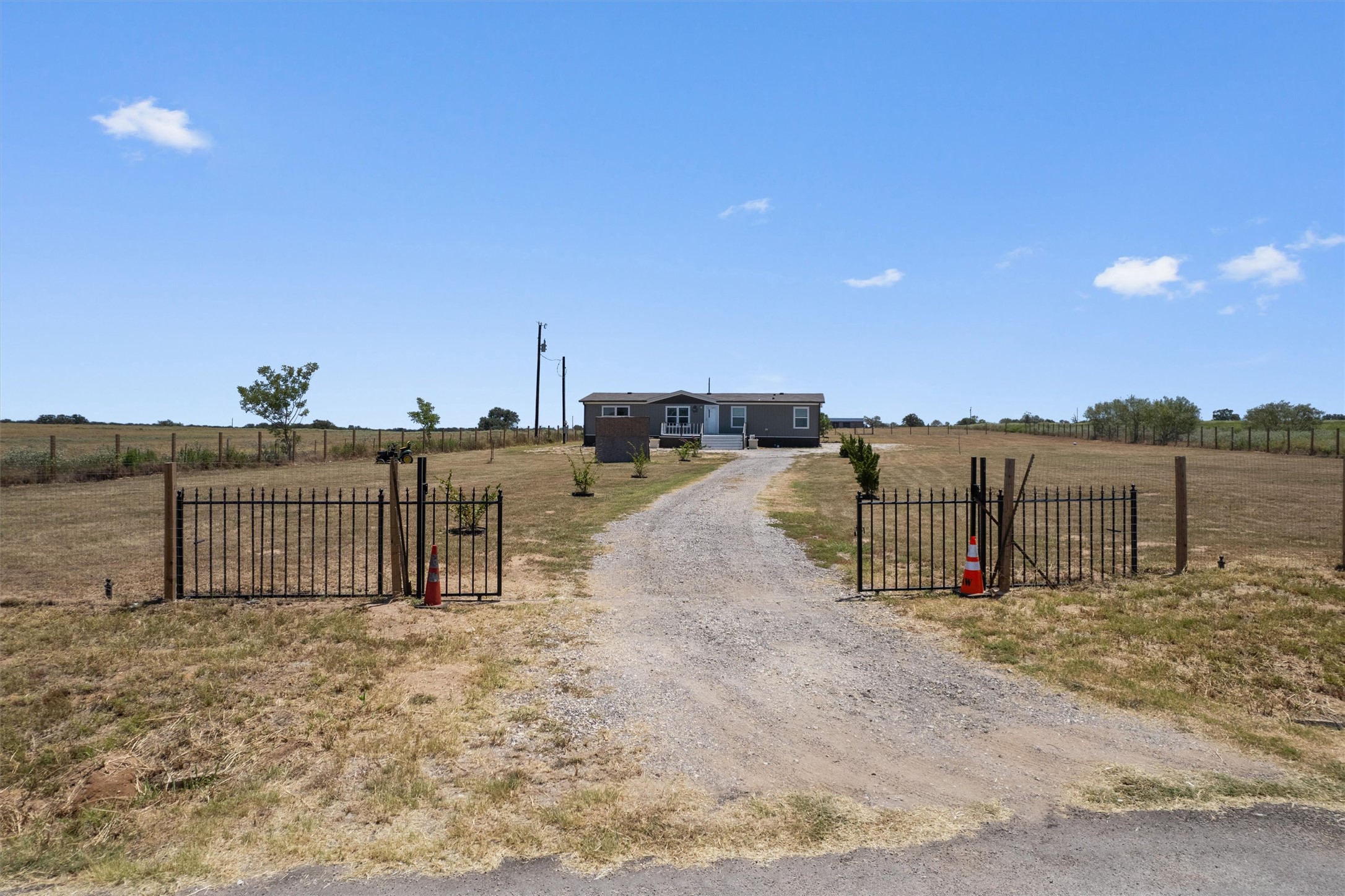 263 N Cedar Creek Dr — photo