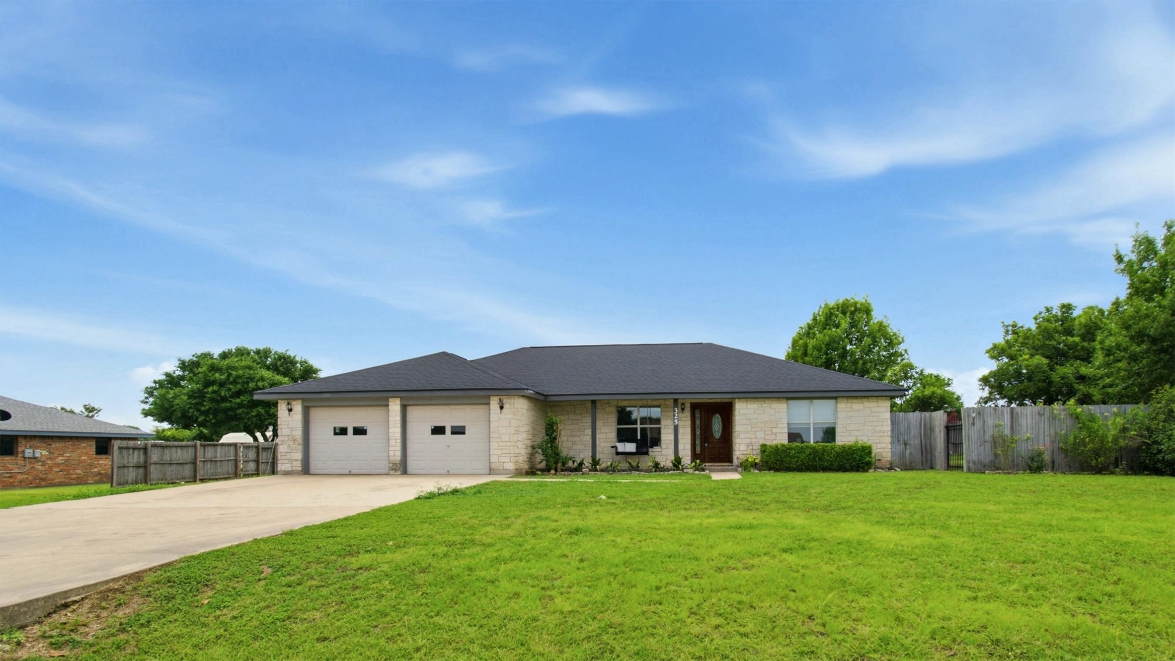 325 Meadow Valley Loop, Jarrell, TX 76537 — photo 2