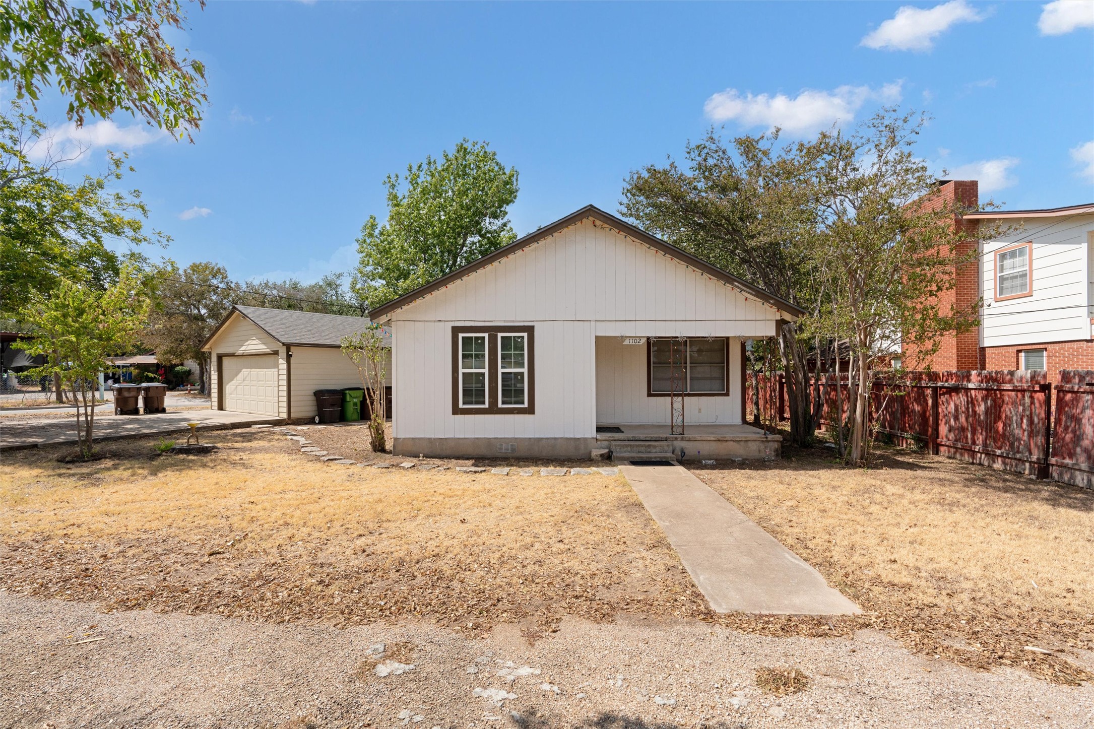 1102 Carlin CV — photo