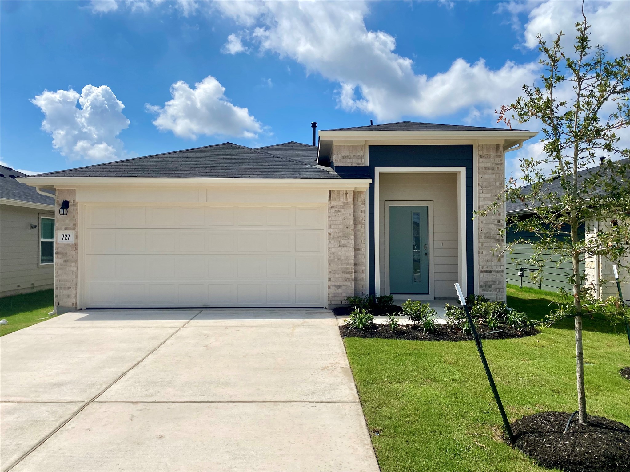 727 Gladiola Loop — photo