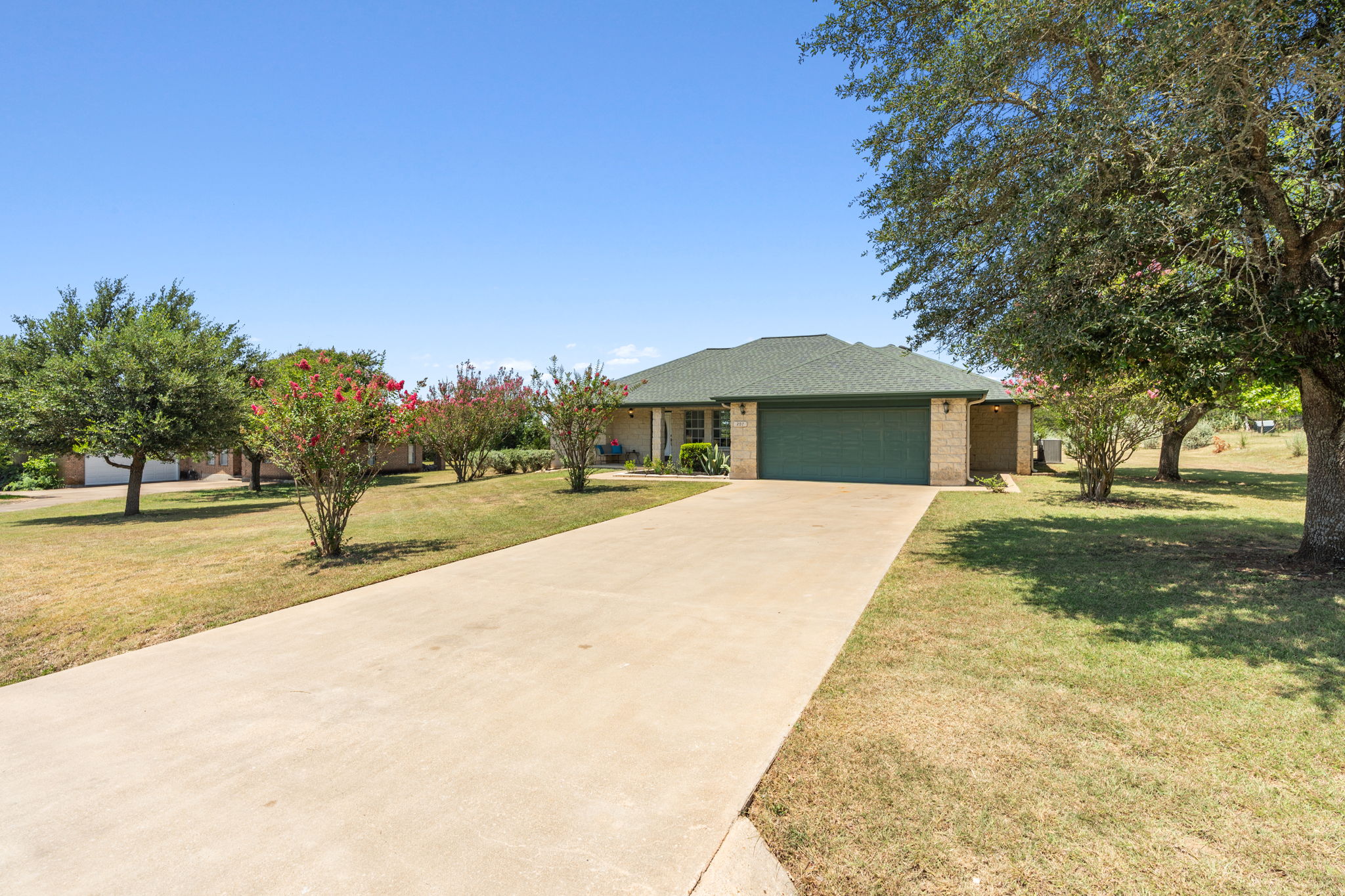 207 Meadow Oaks Dr — photo