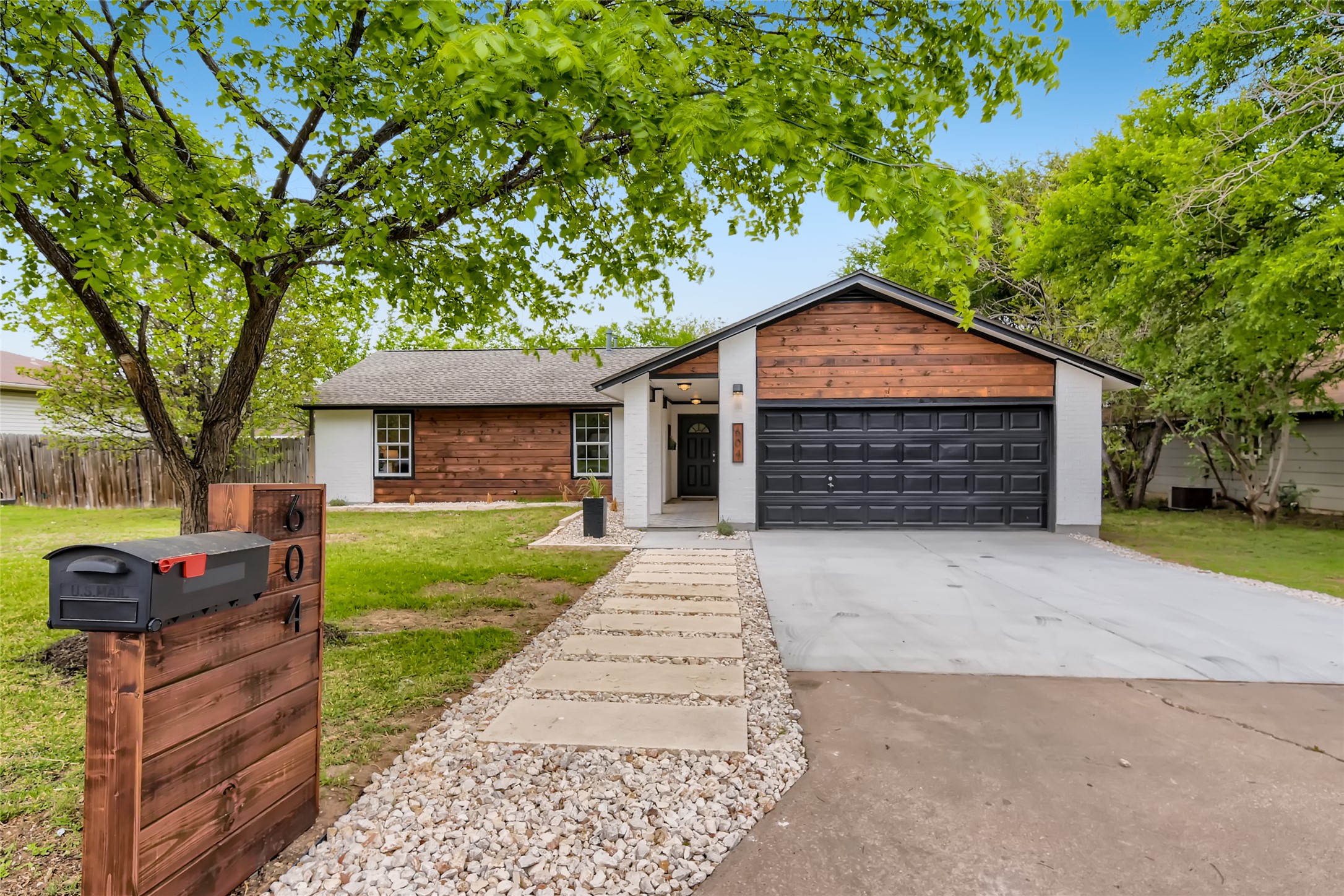 604 Garden Path Dr — photo