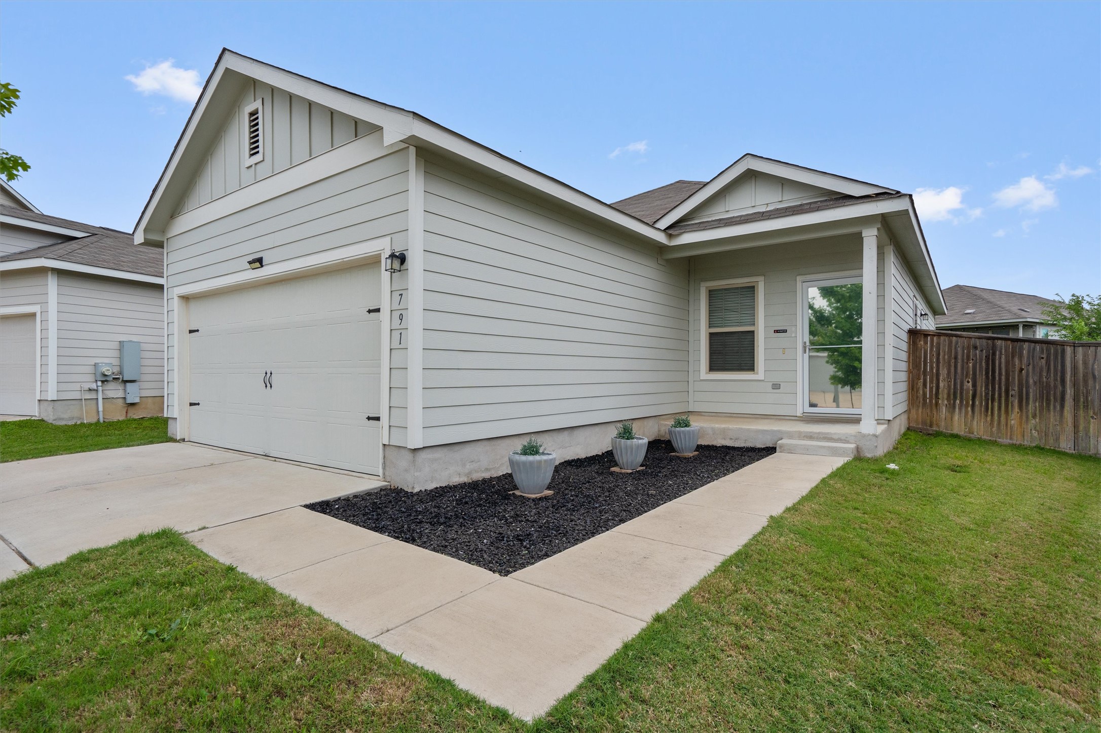791 Circle Way — photo
