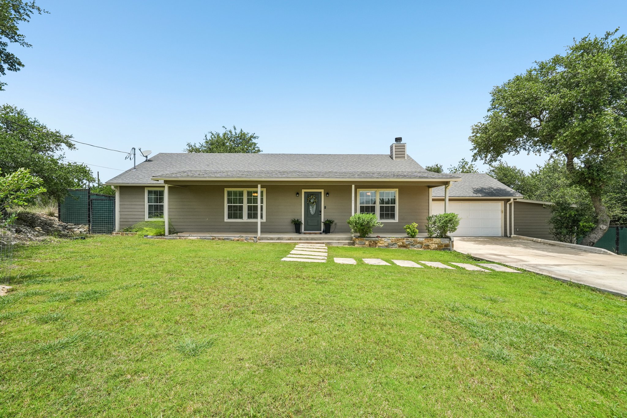 141 Arnold Dr — photo