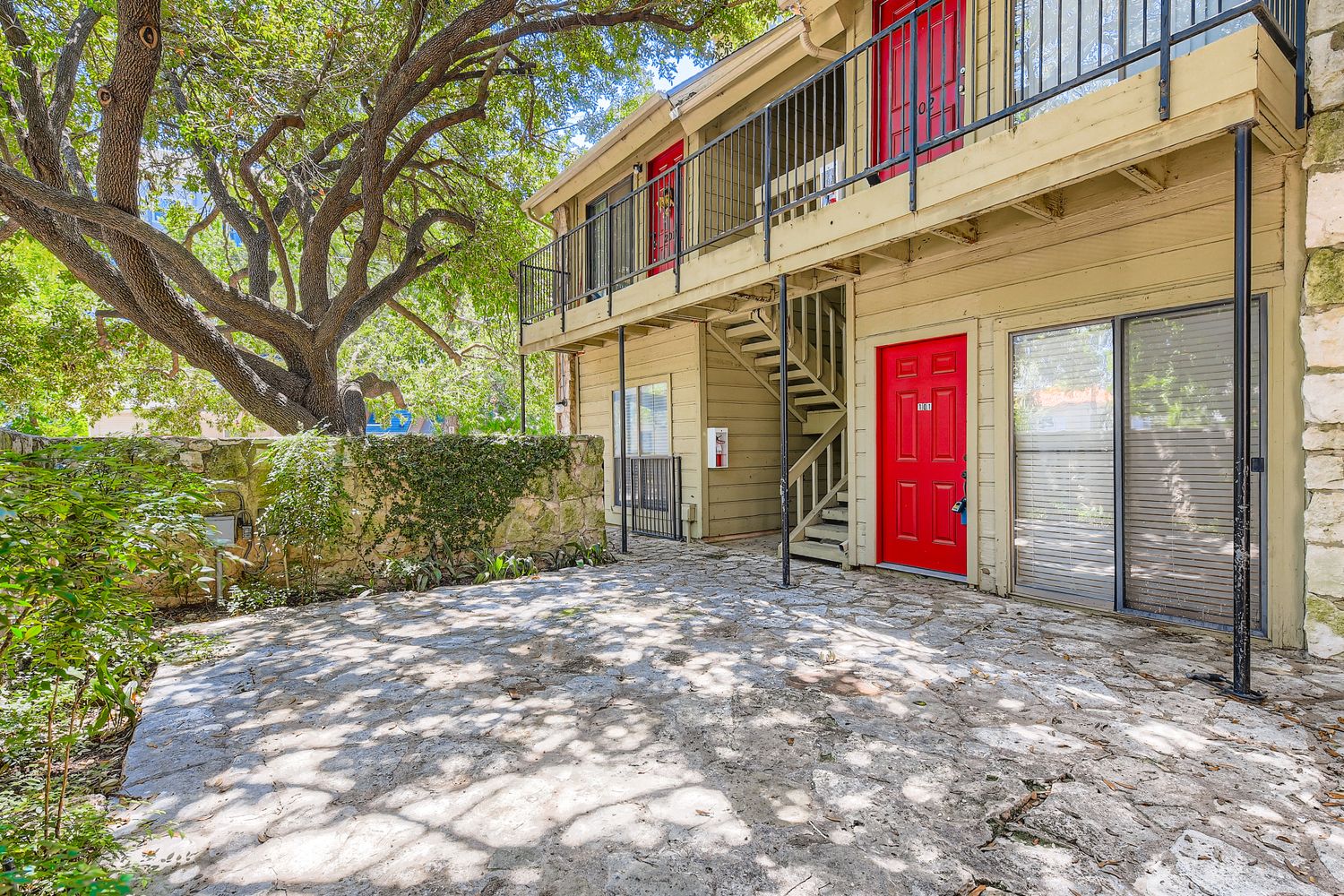 708 Graham Pl 101 — photo