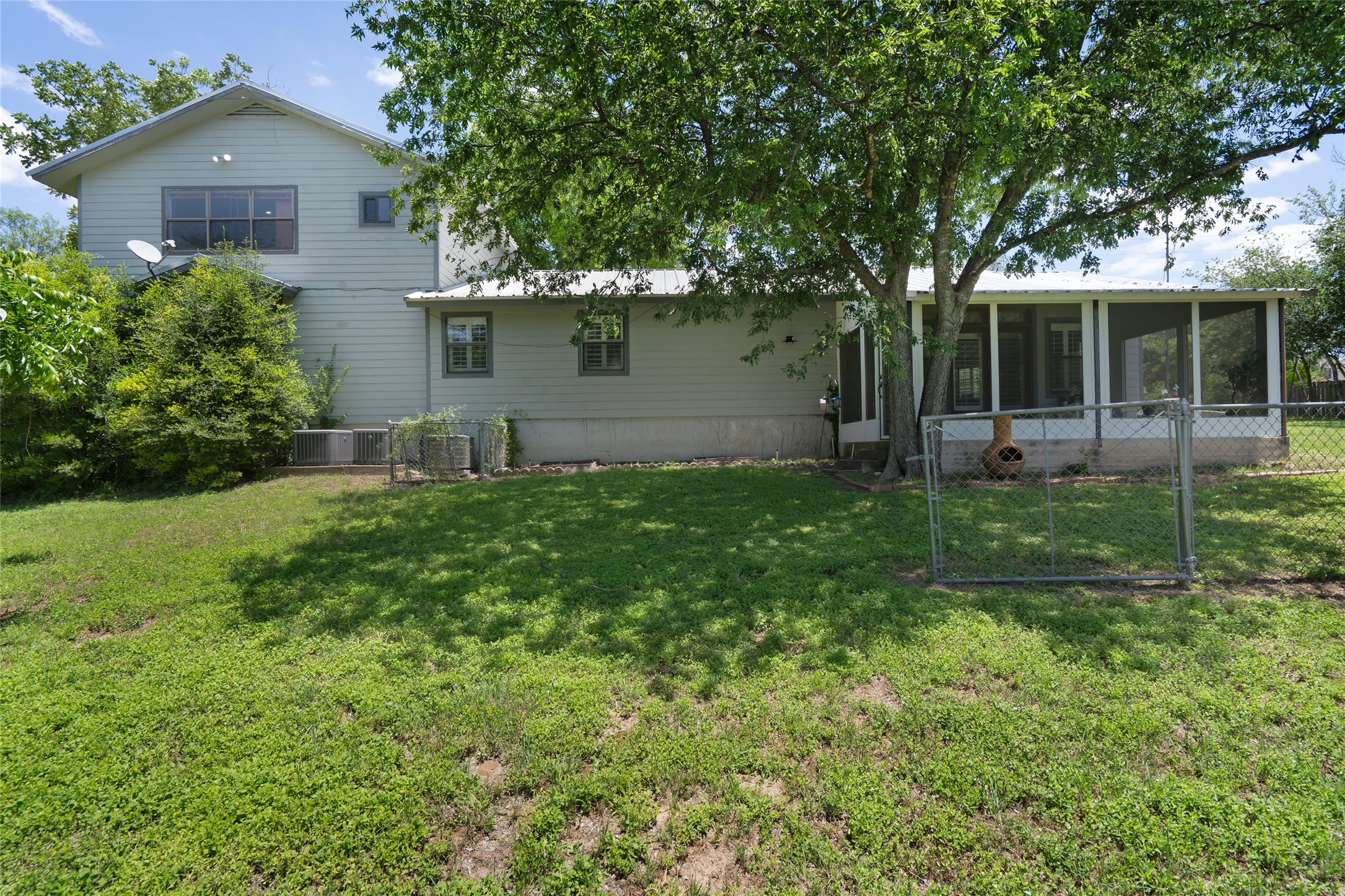 6448 River Oaks Dr — photo