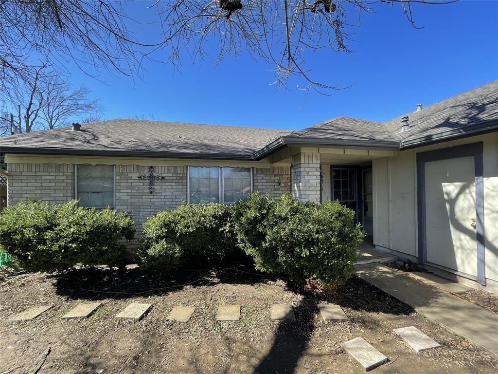 107 Nicole CV B — photo