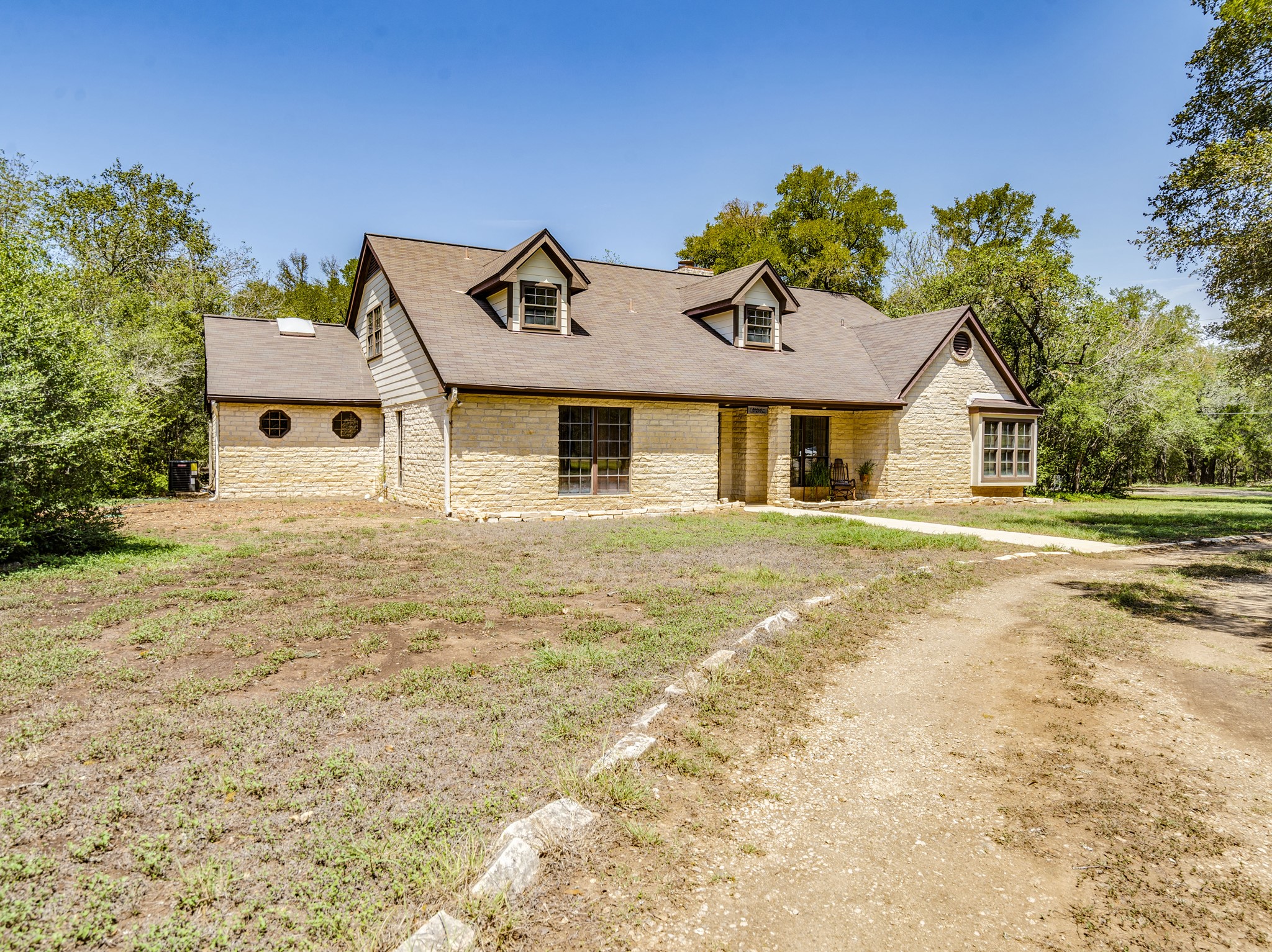 1112 Live Oak Loop — photo
