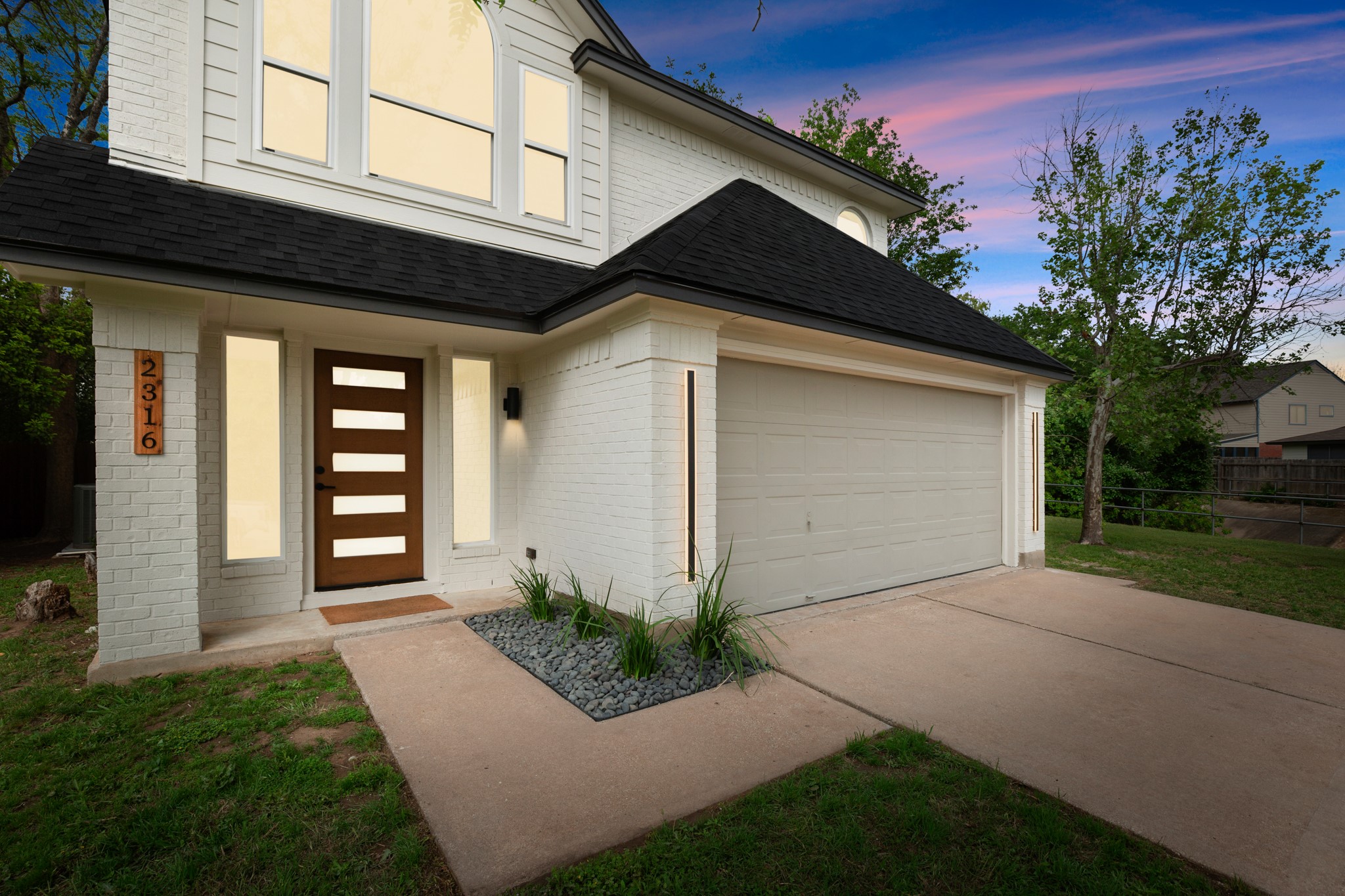 2316 N Shields Dr — photo