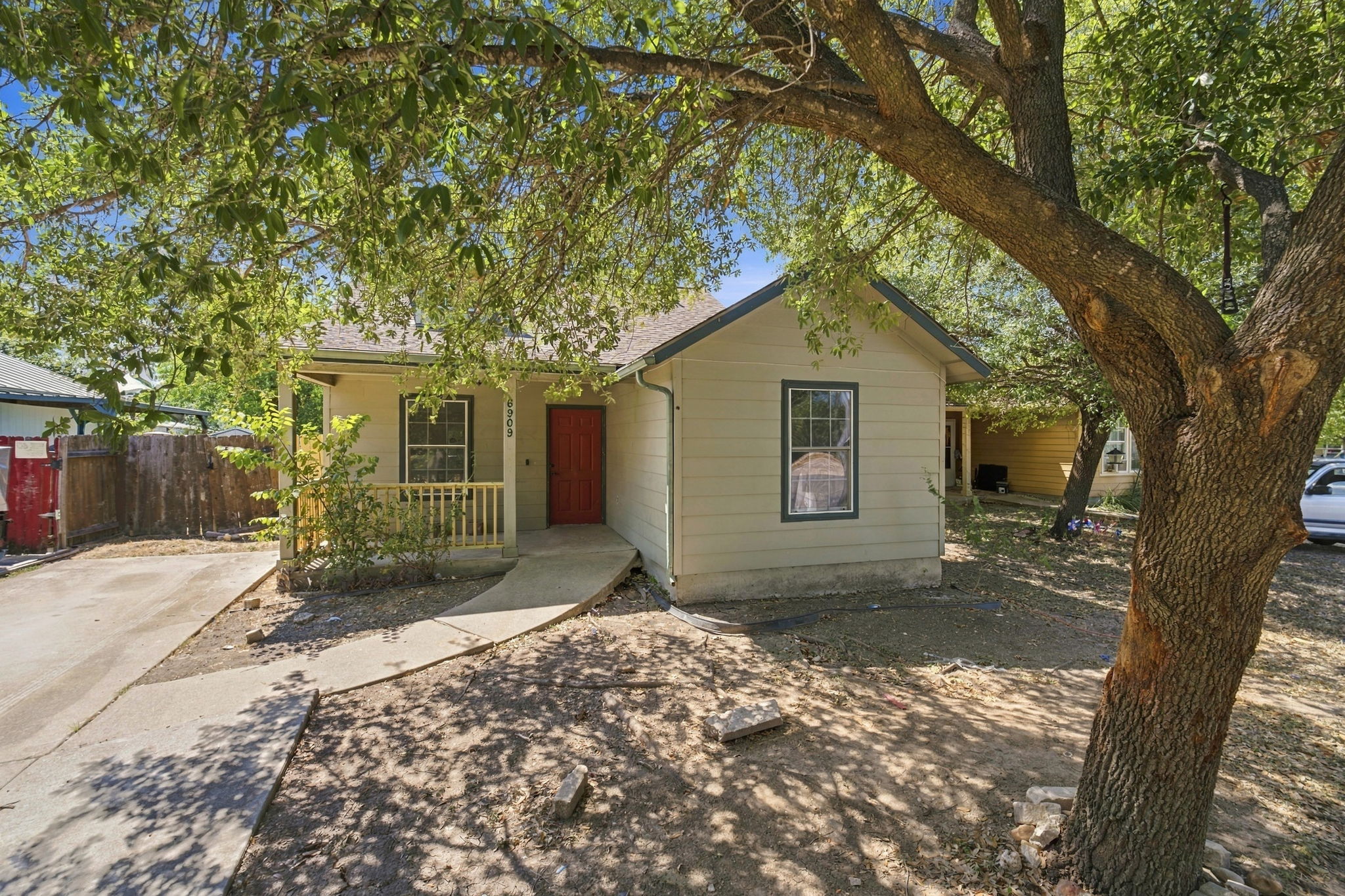6909 Frontera Trl — photo