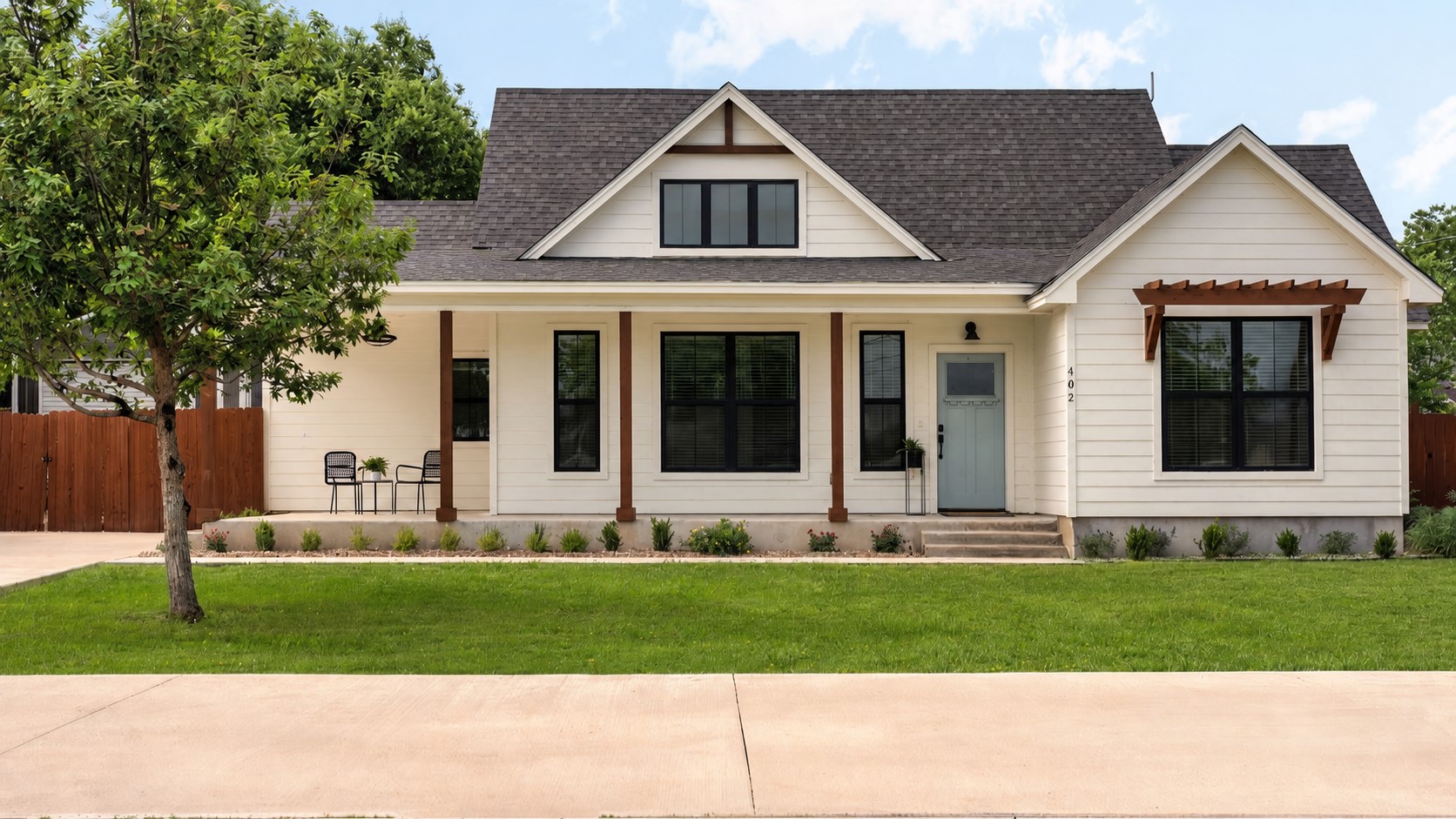 402 E Ash Dr — photo