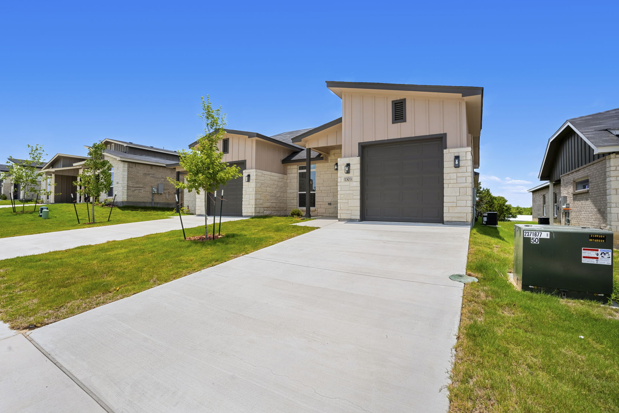 1303 Lone Pine Way — photo