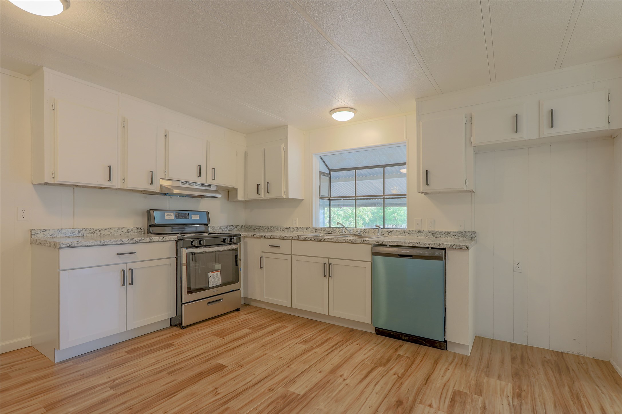 3041 FM 671 — photo