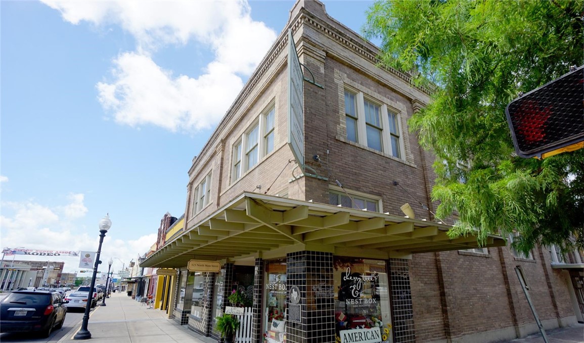 321 N Main St — photo