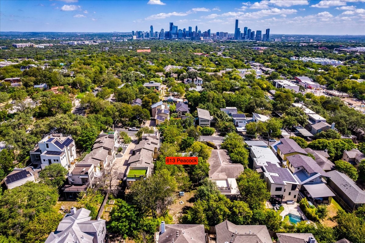 613 Peacock Ln — photo