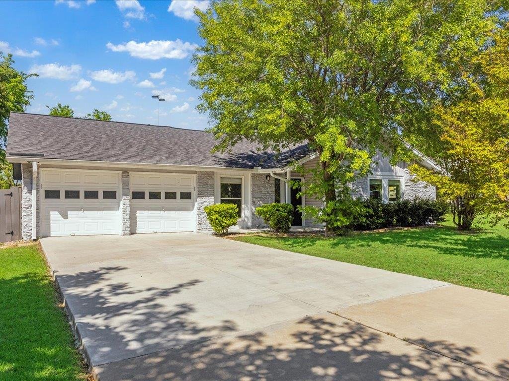 7302 Meadowood Dr — photo