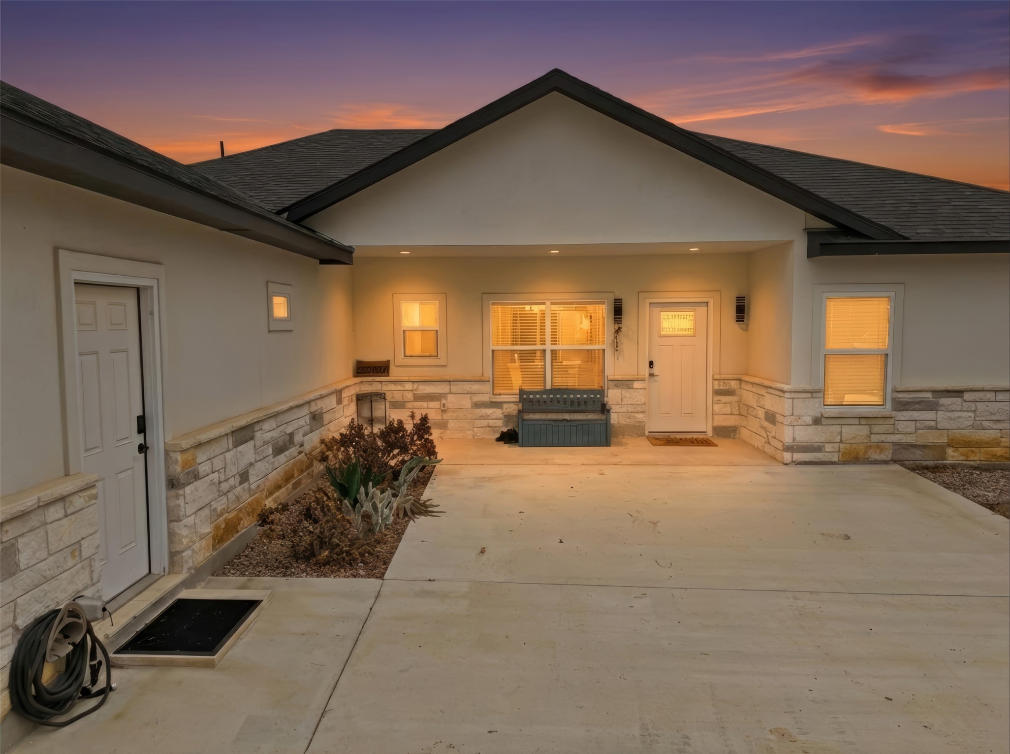 1515 Valley High Ln — photo
