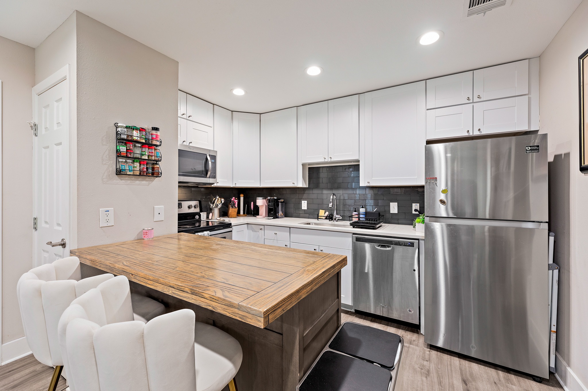935 La Posada Dr 128 — photo