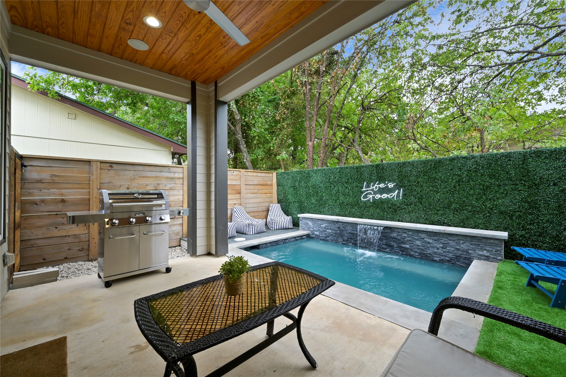 1310 Comal St — photo