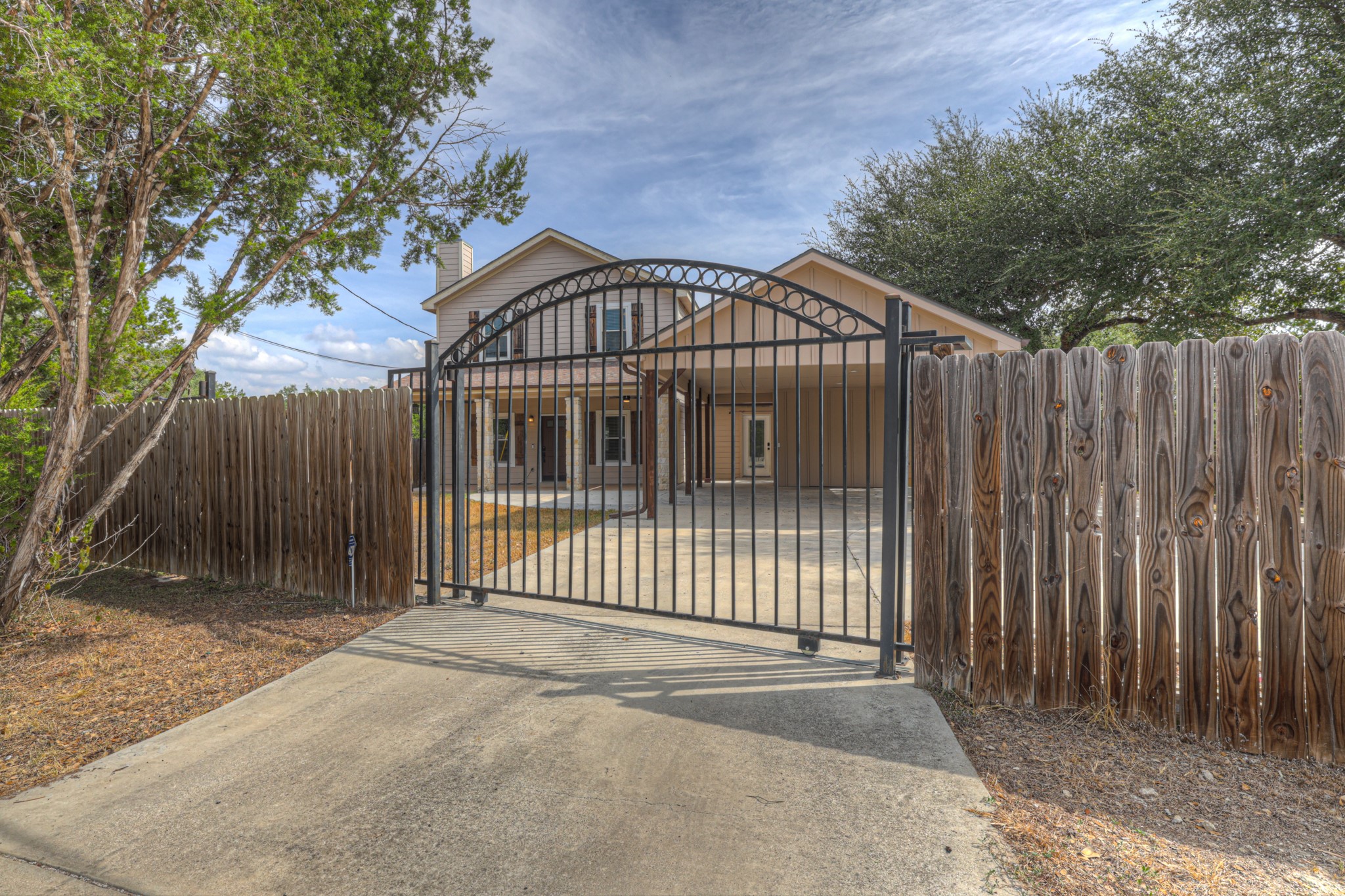 1452 Lakeview Dr — photo