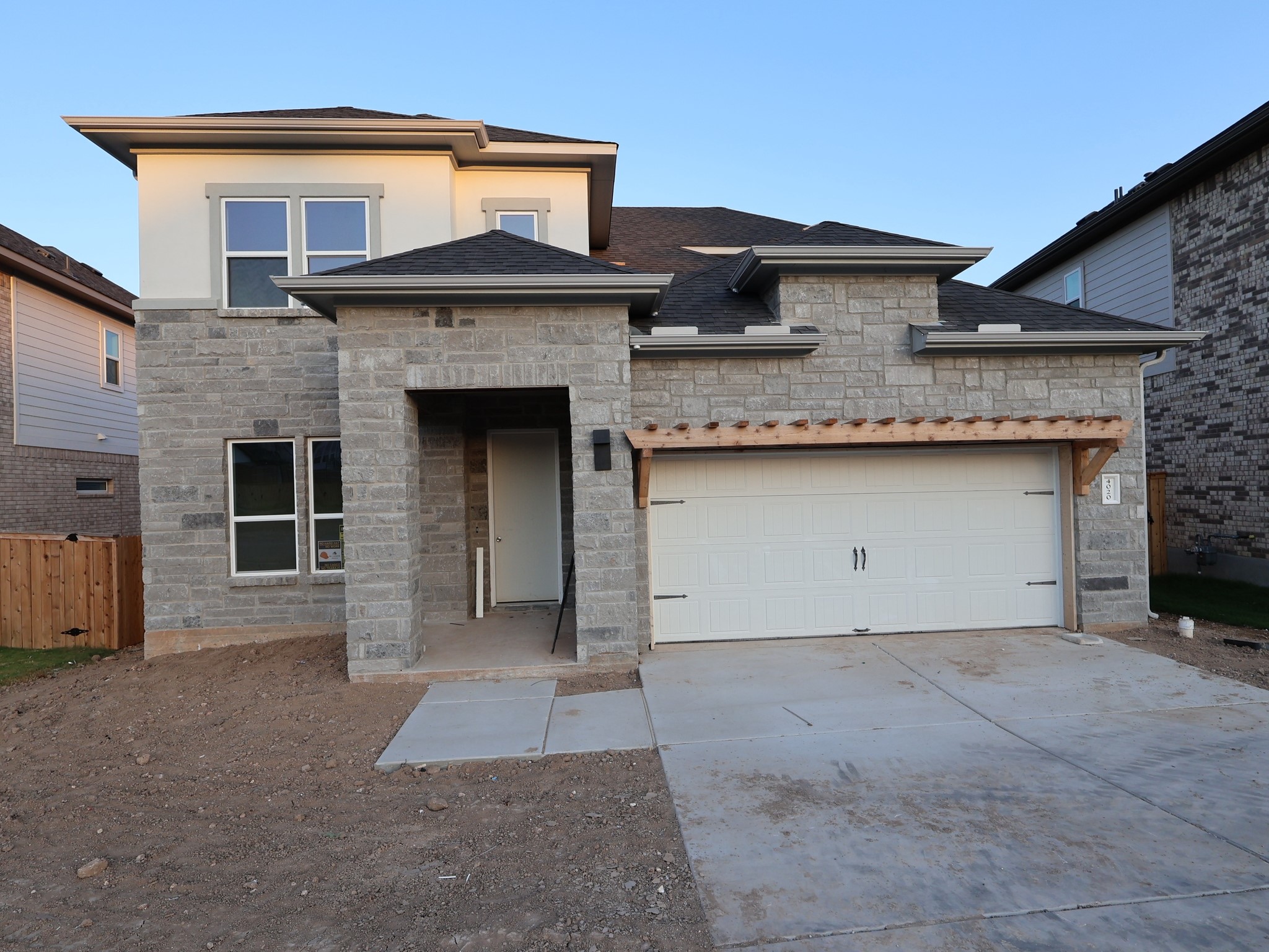 4020 Fulton Dr — photo