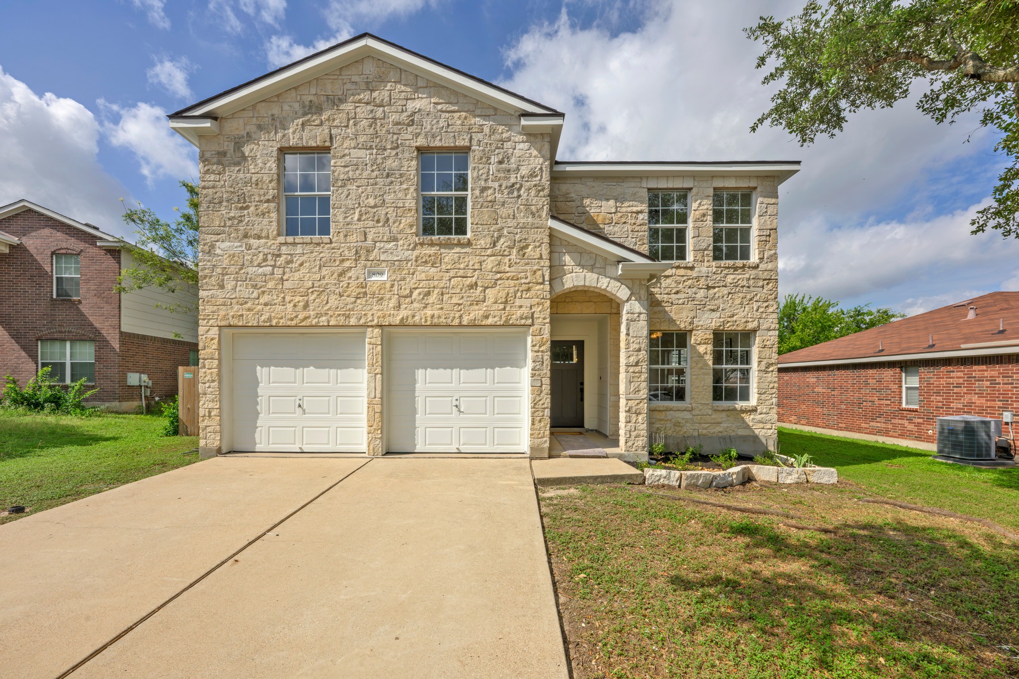 809 Tapestry CV — photo