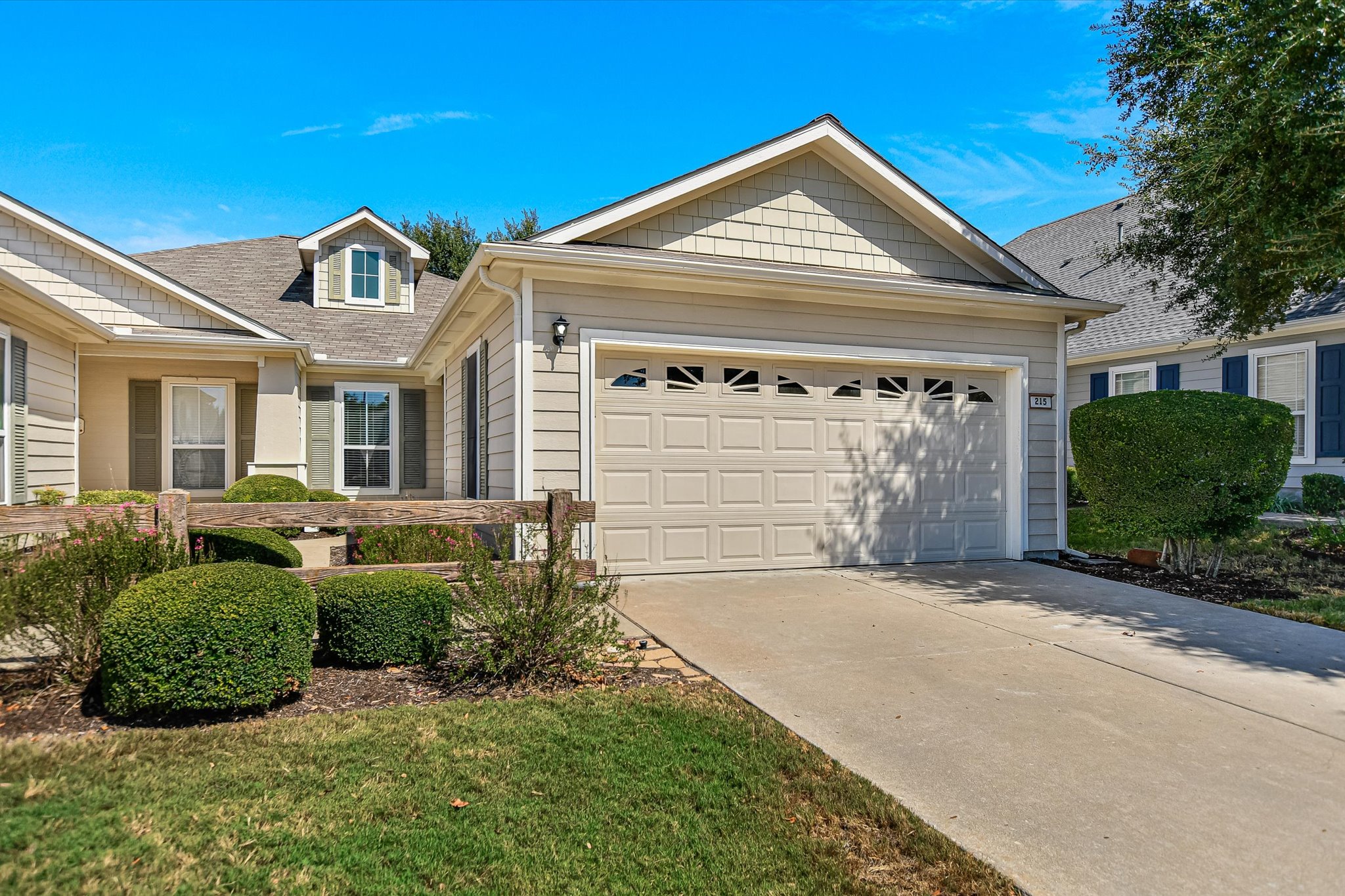 215 Bonham Loop — photo