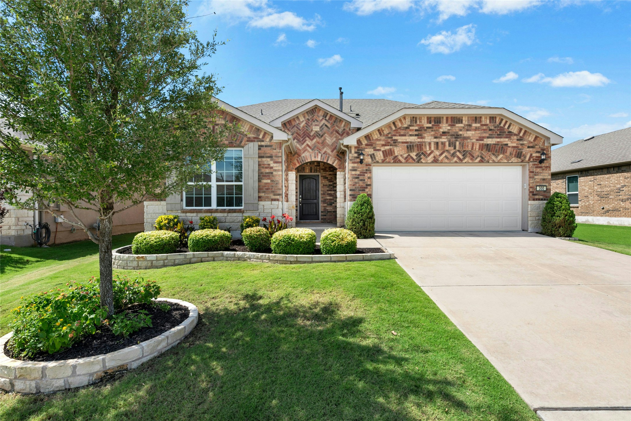 300 Hanging Star Ln — photo