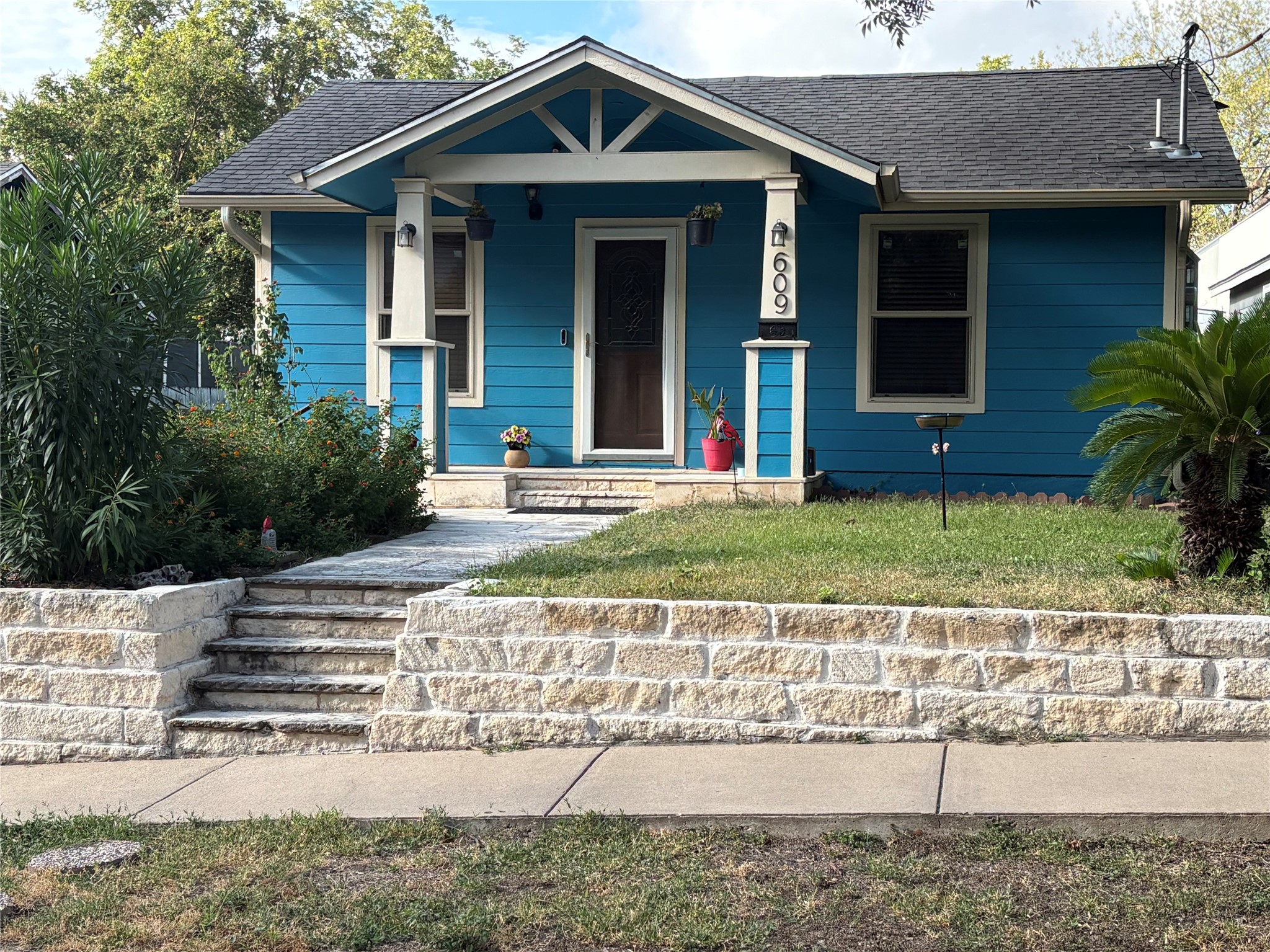 609 W Elizabeth St — photo