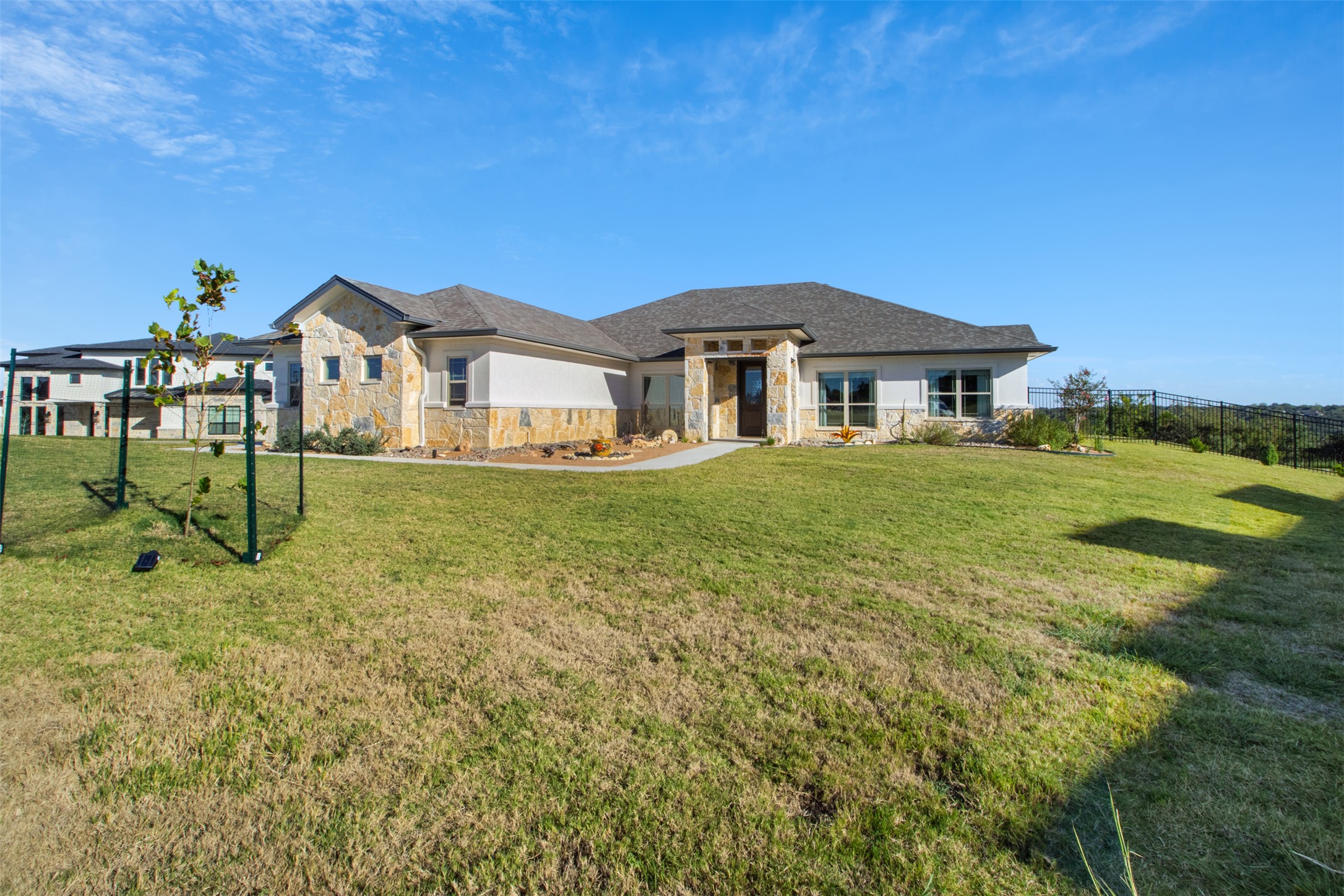 2708 Sun Point Cir — photo