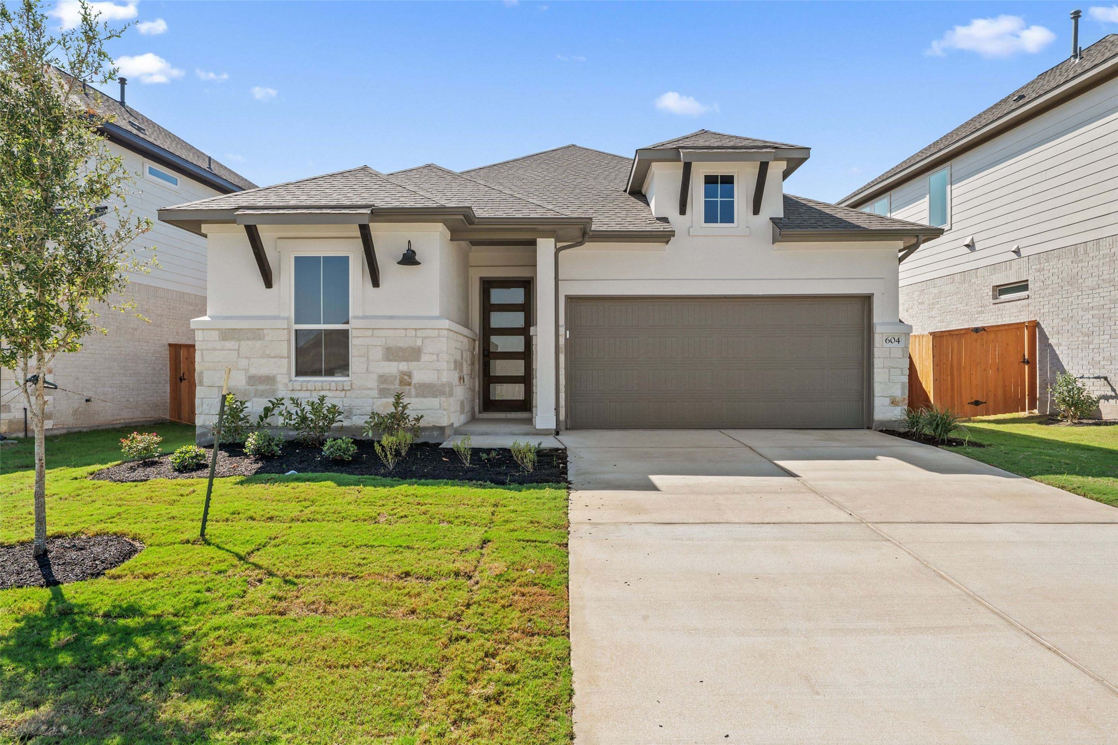 604 Lariat Loop — photo