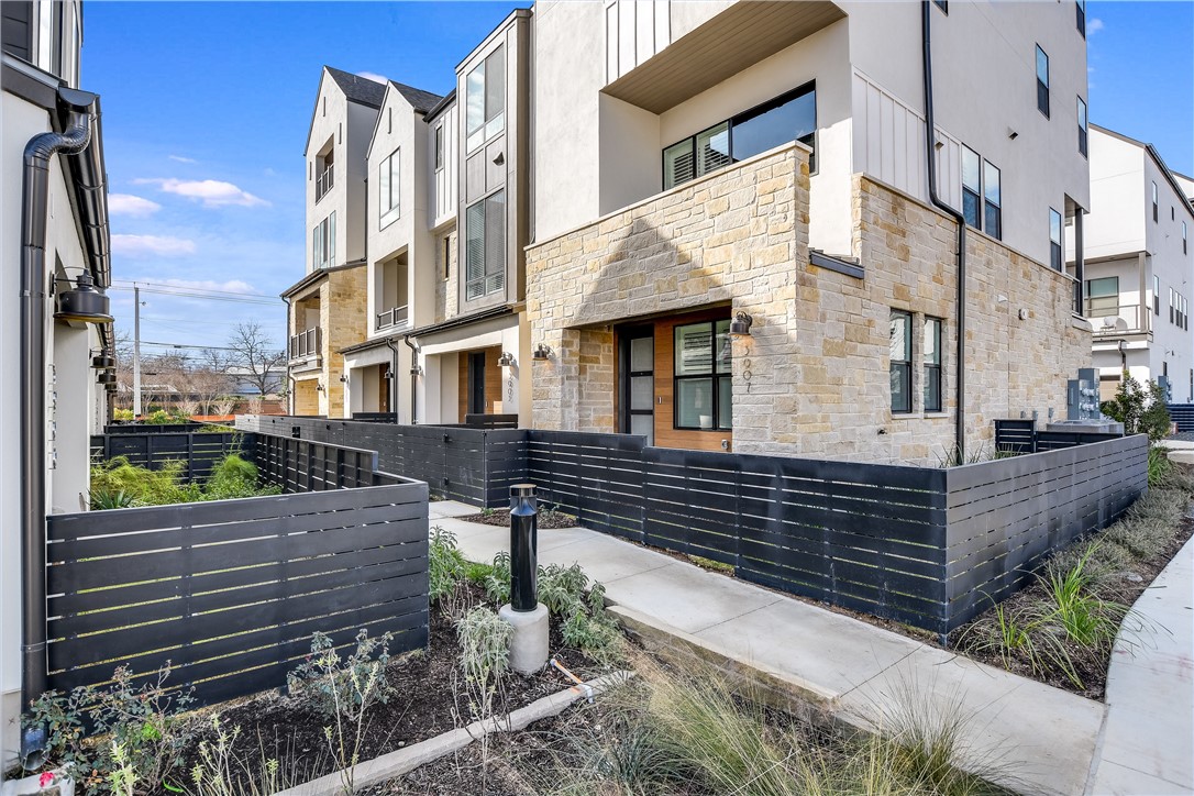 3905 Vantage Dr — photo