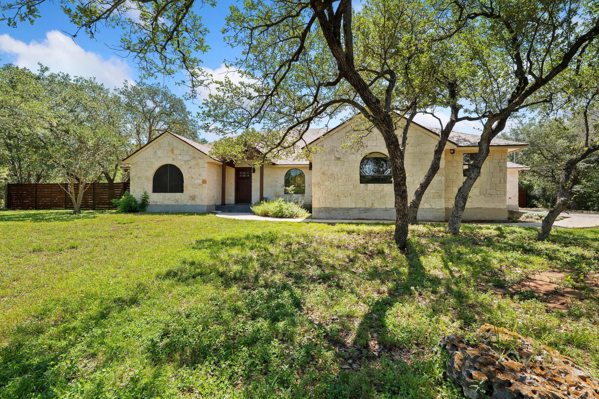 105 N Laurelwood Dr — photo