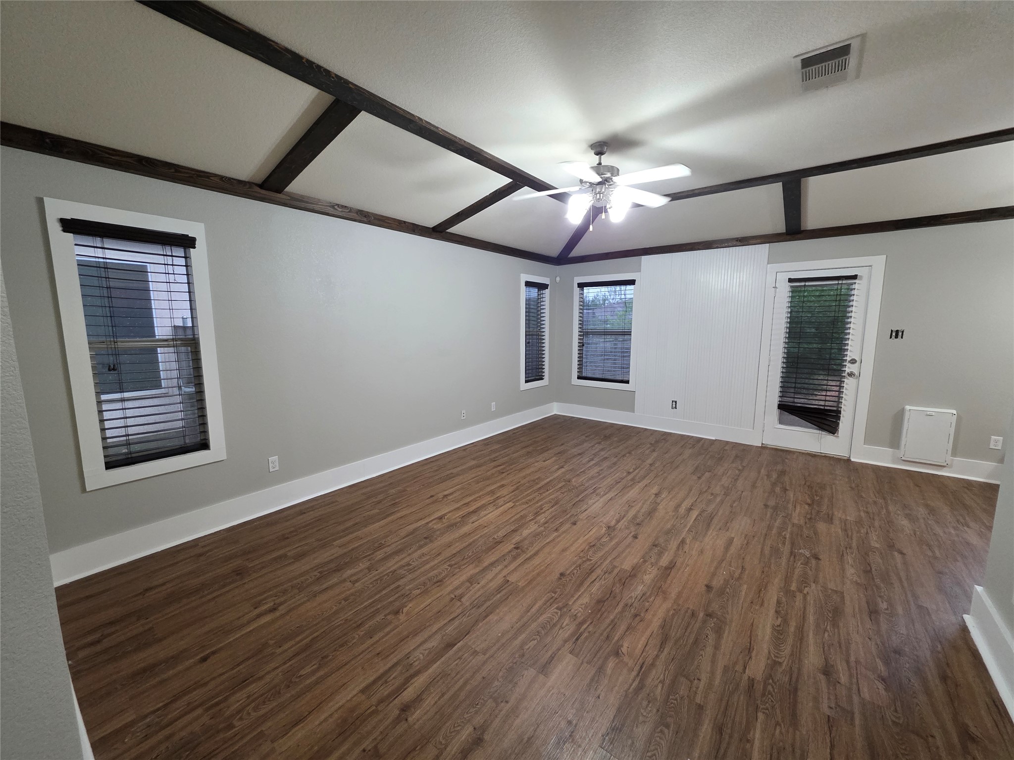 Home in Jarrell, TX 76537 — photo 2