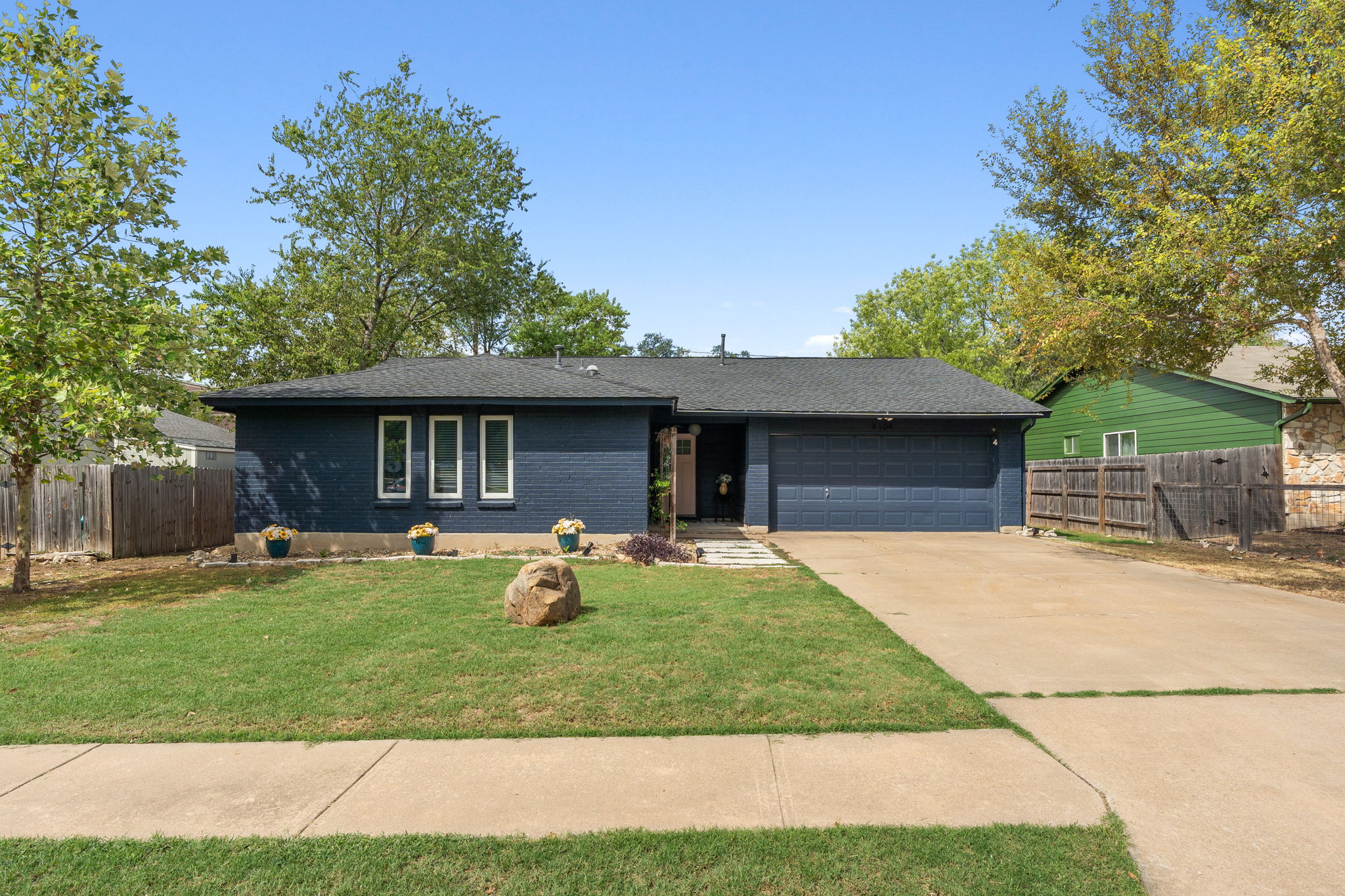 9104 Texas Oaks Dr — photo