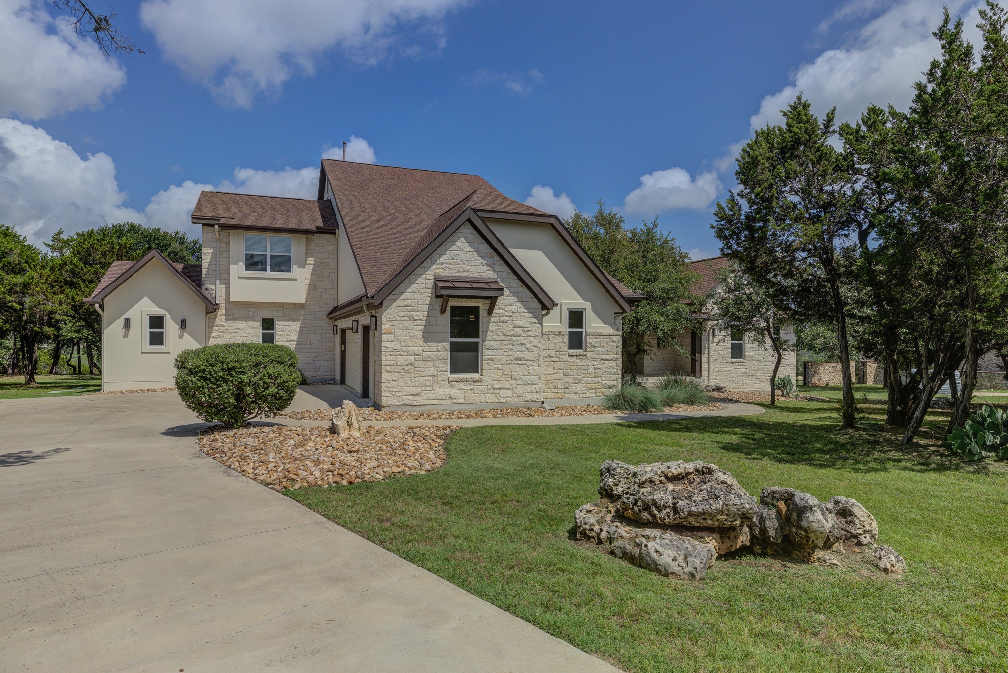 954 Covered Bridge Dr — photo