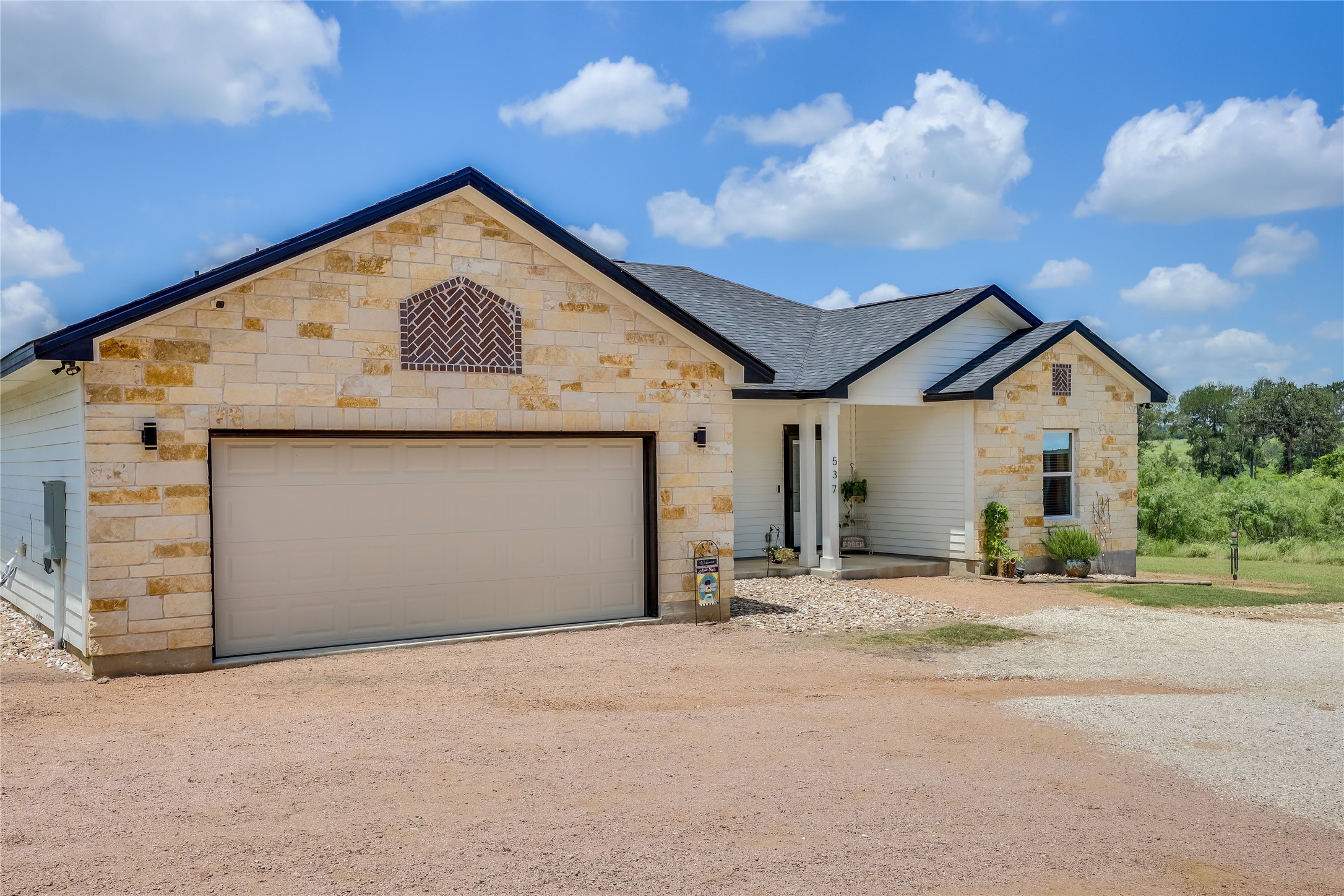 537 Lower Elgin Road, Elgin, TX 78621 — photo 2