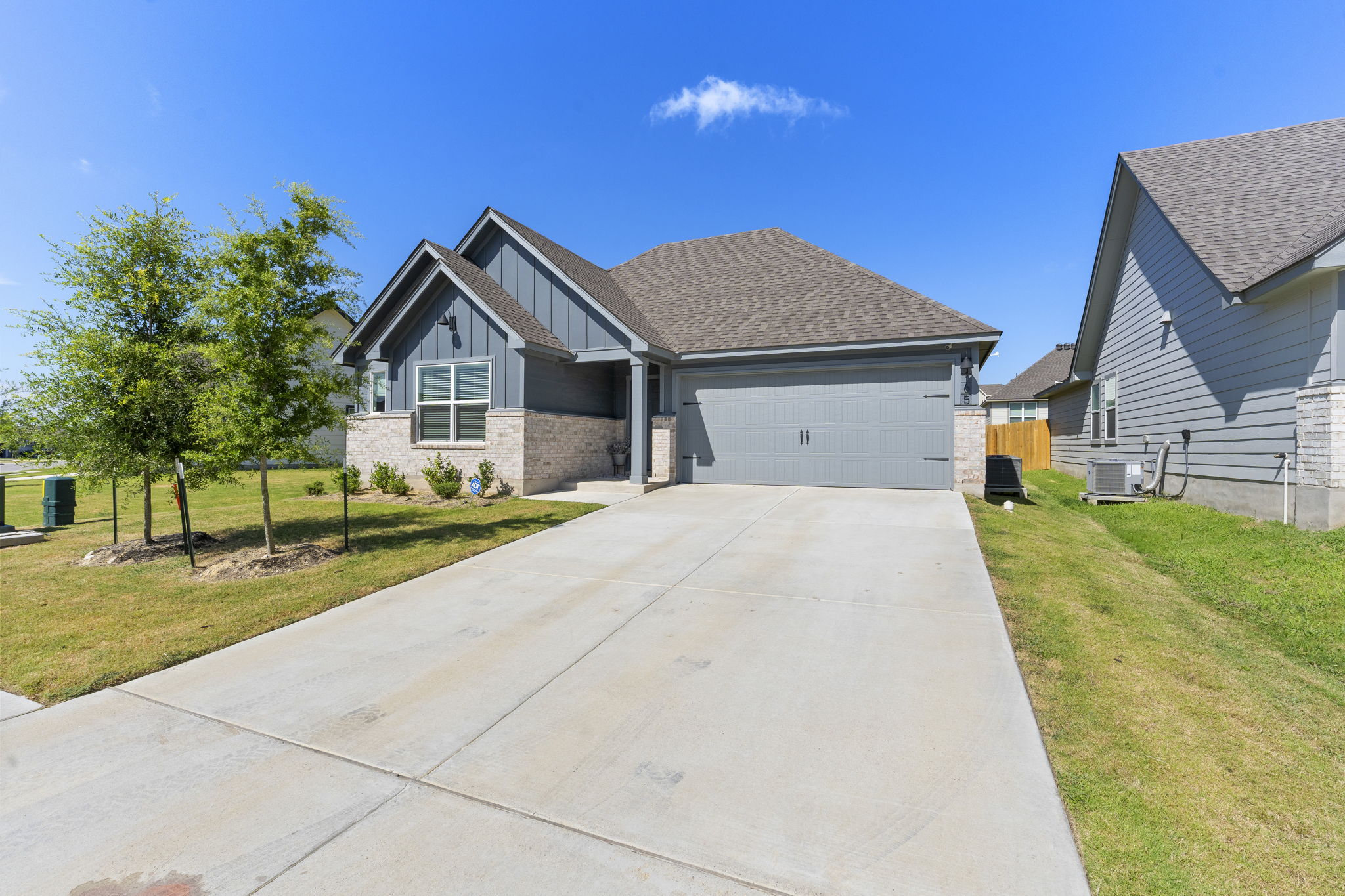 165 Hugh Dr — photo