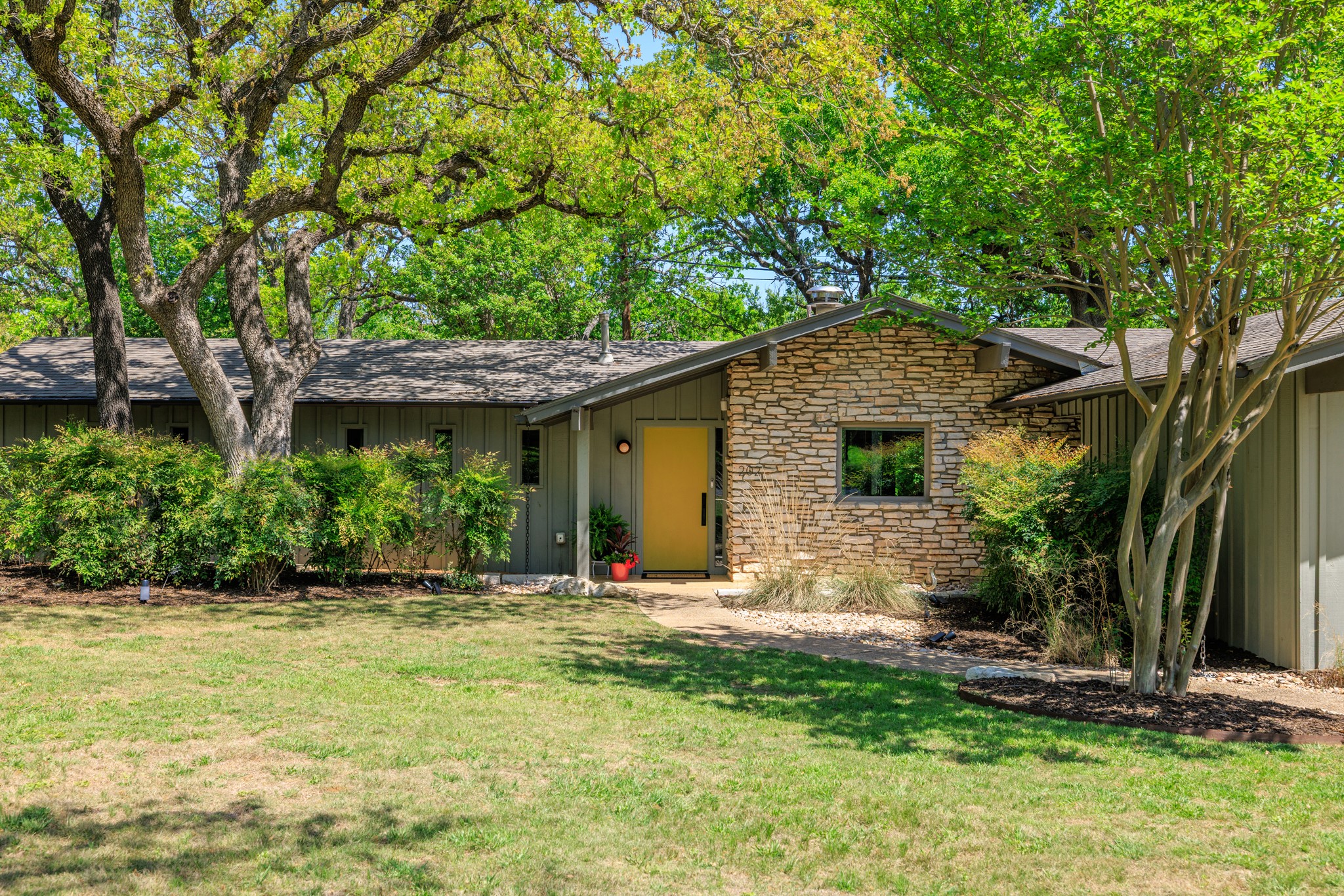 202 Tanglewood Dr — photo